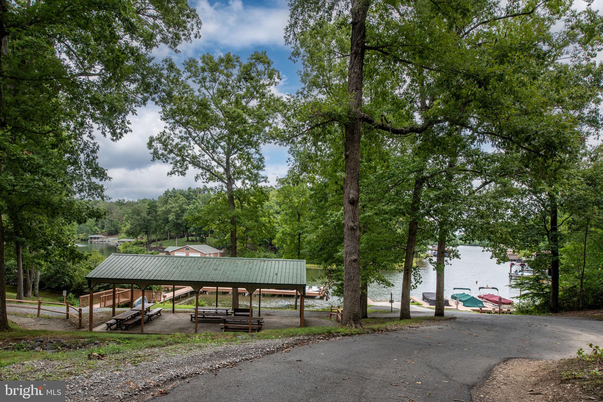 PINE HARBOUR - Residential