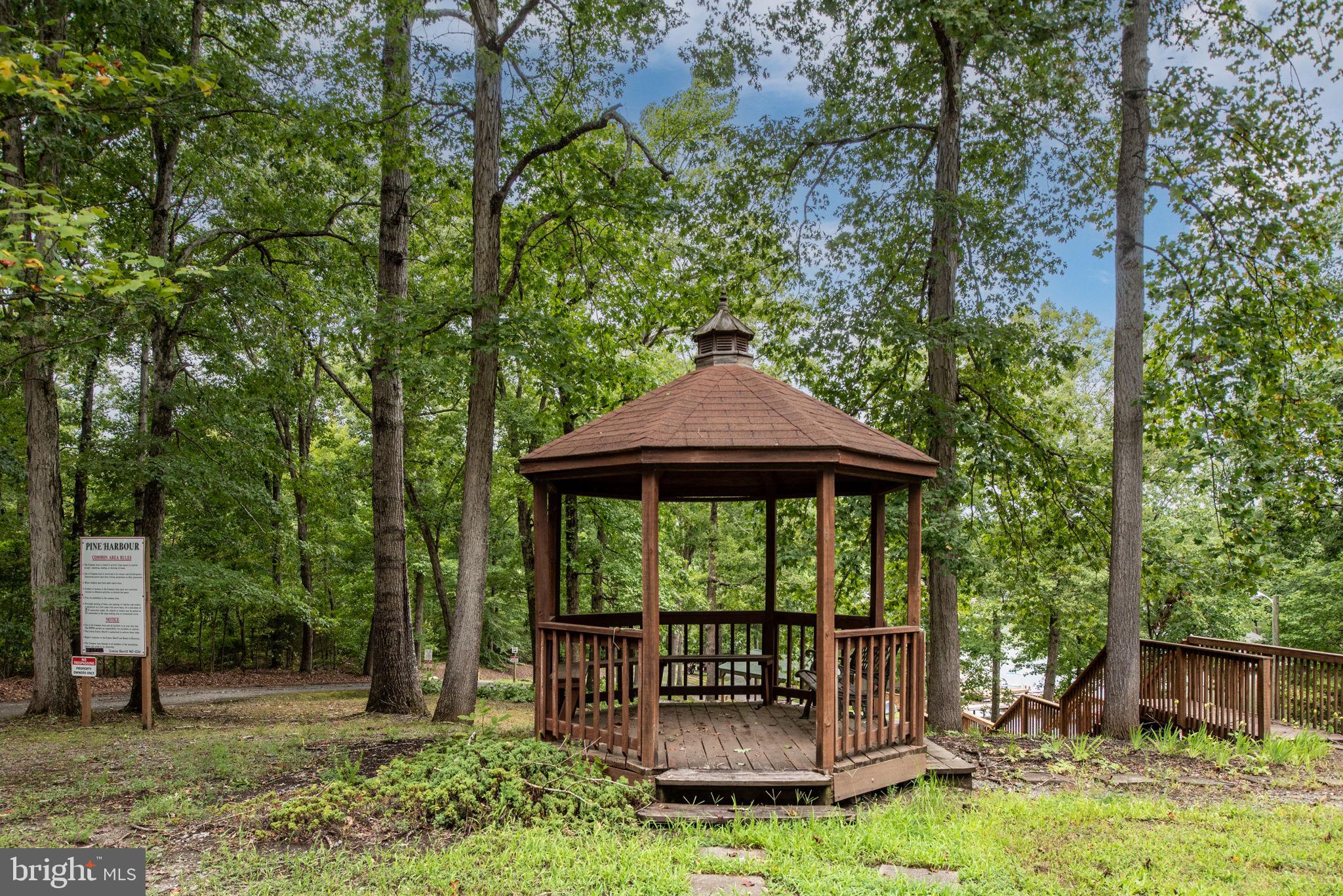 PINE HARBOUR - Residential