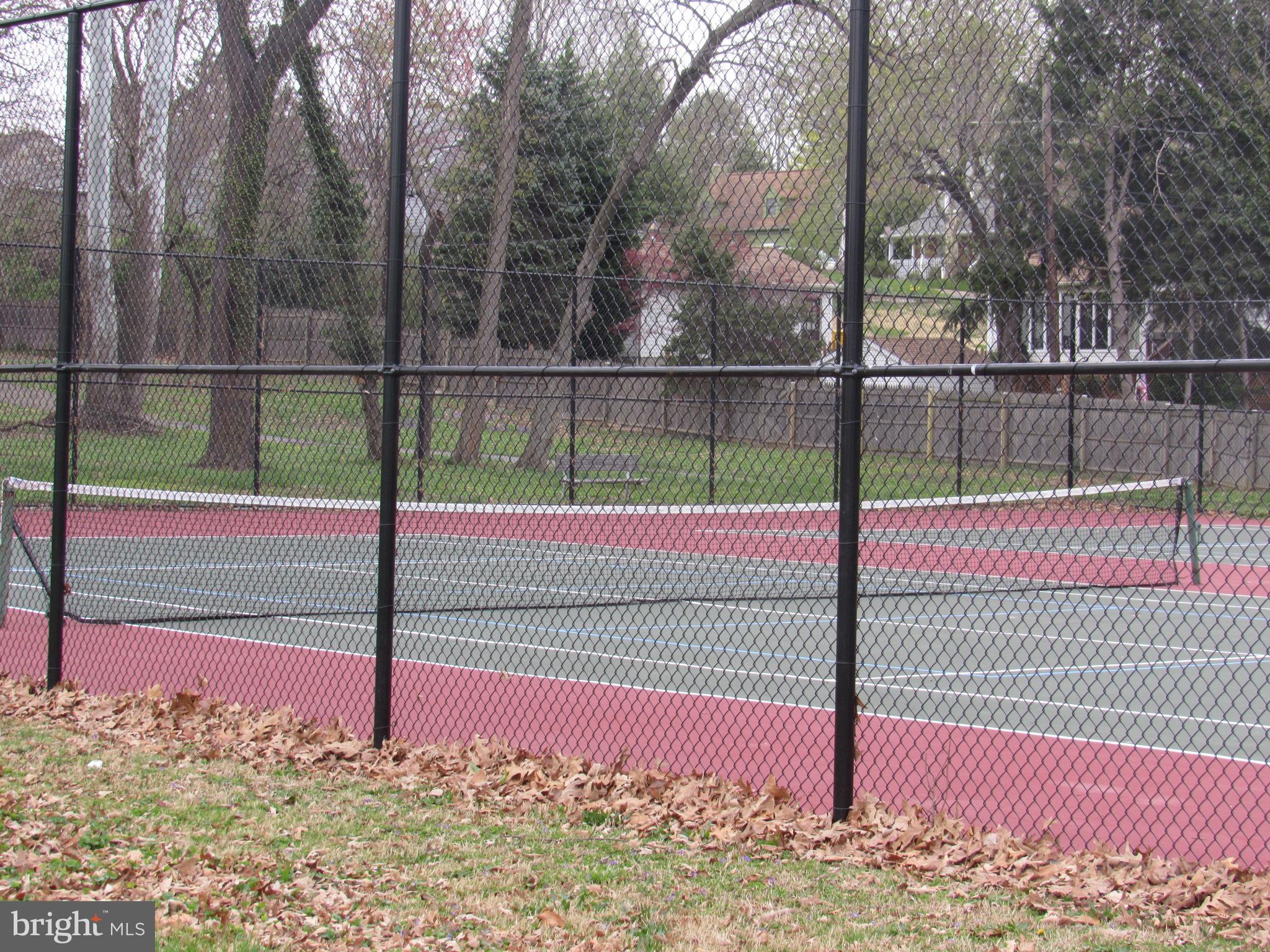 LINTHICUM OAKS - Residential