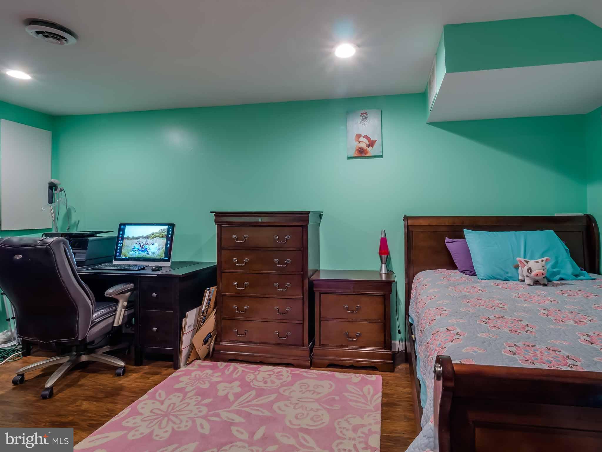 LINTHICUM OAKS - Residential