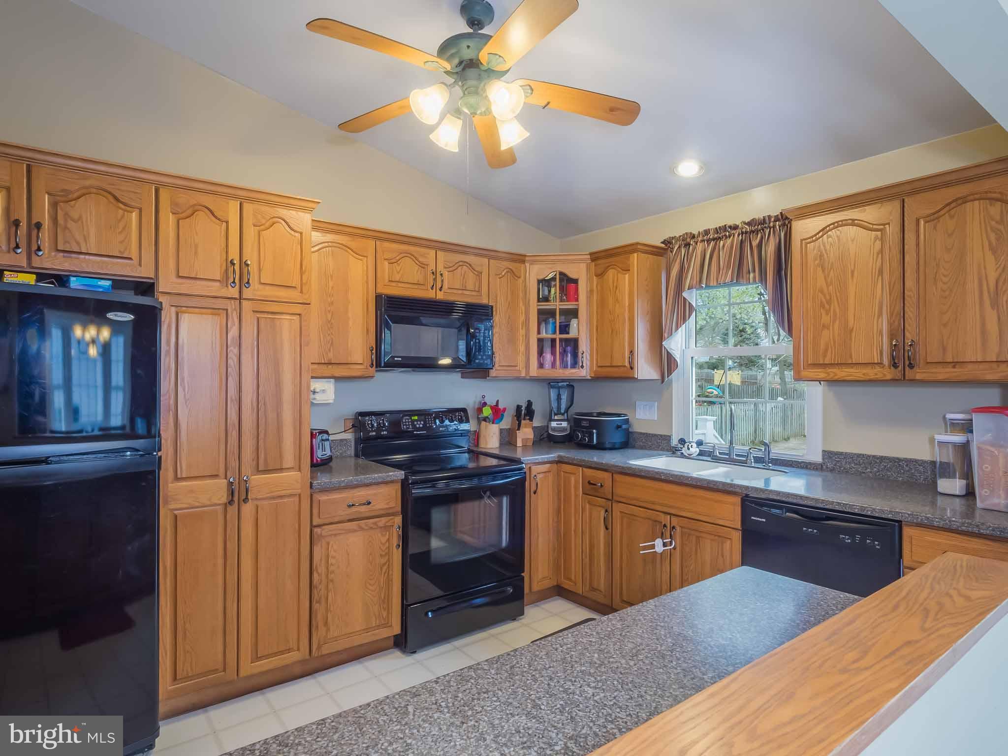 LINTHICUM OAKS - Residential