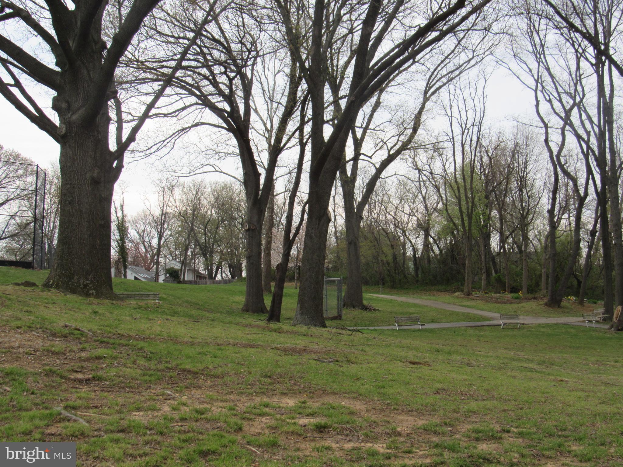 LINTHICUM OAKS - Residential