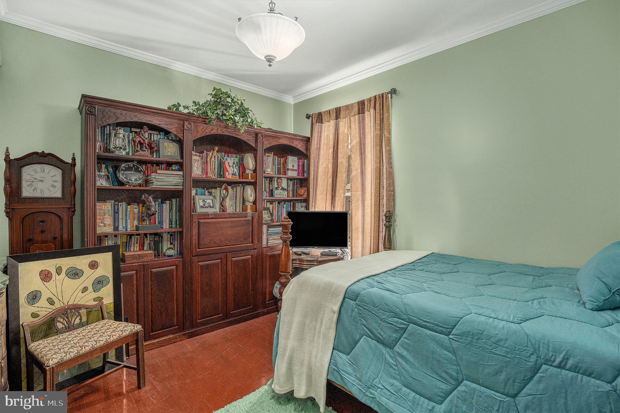 ROXBOROUGH - Residential