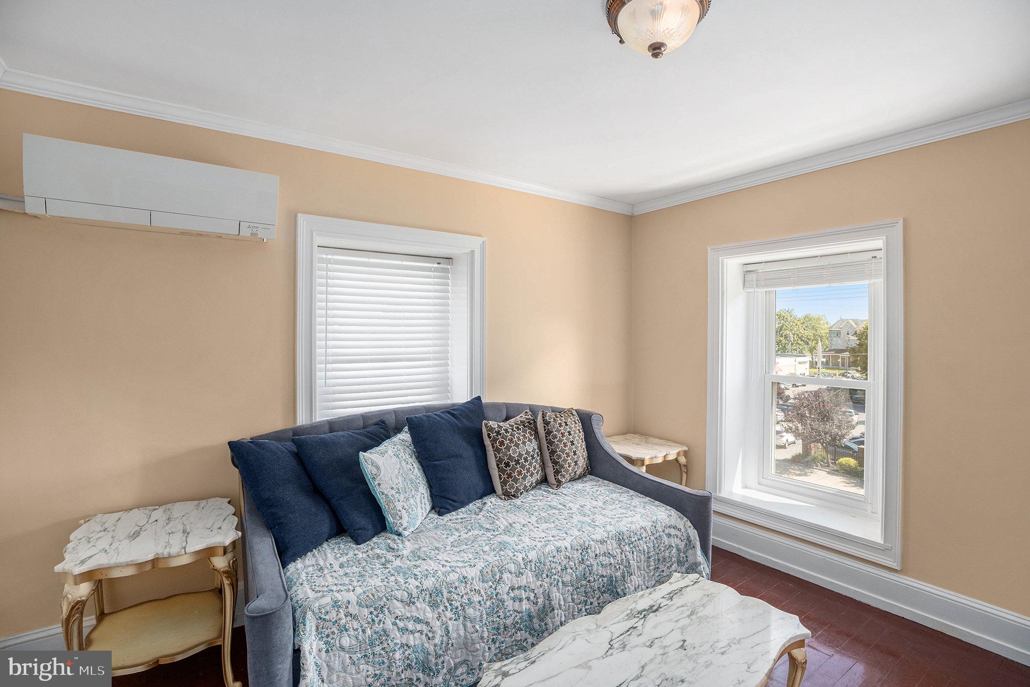 ROXBOROUGH - Residential