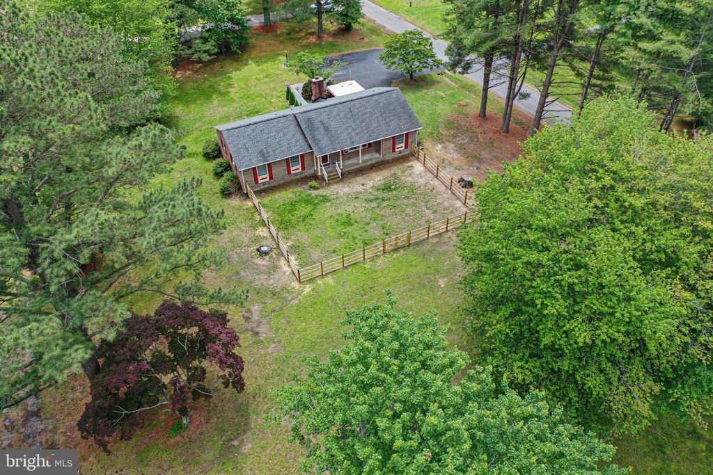 Photo of 31 Bunker Road, FARNHAM, VA 22460 (MLS # VARV2000616)