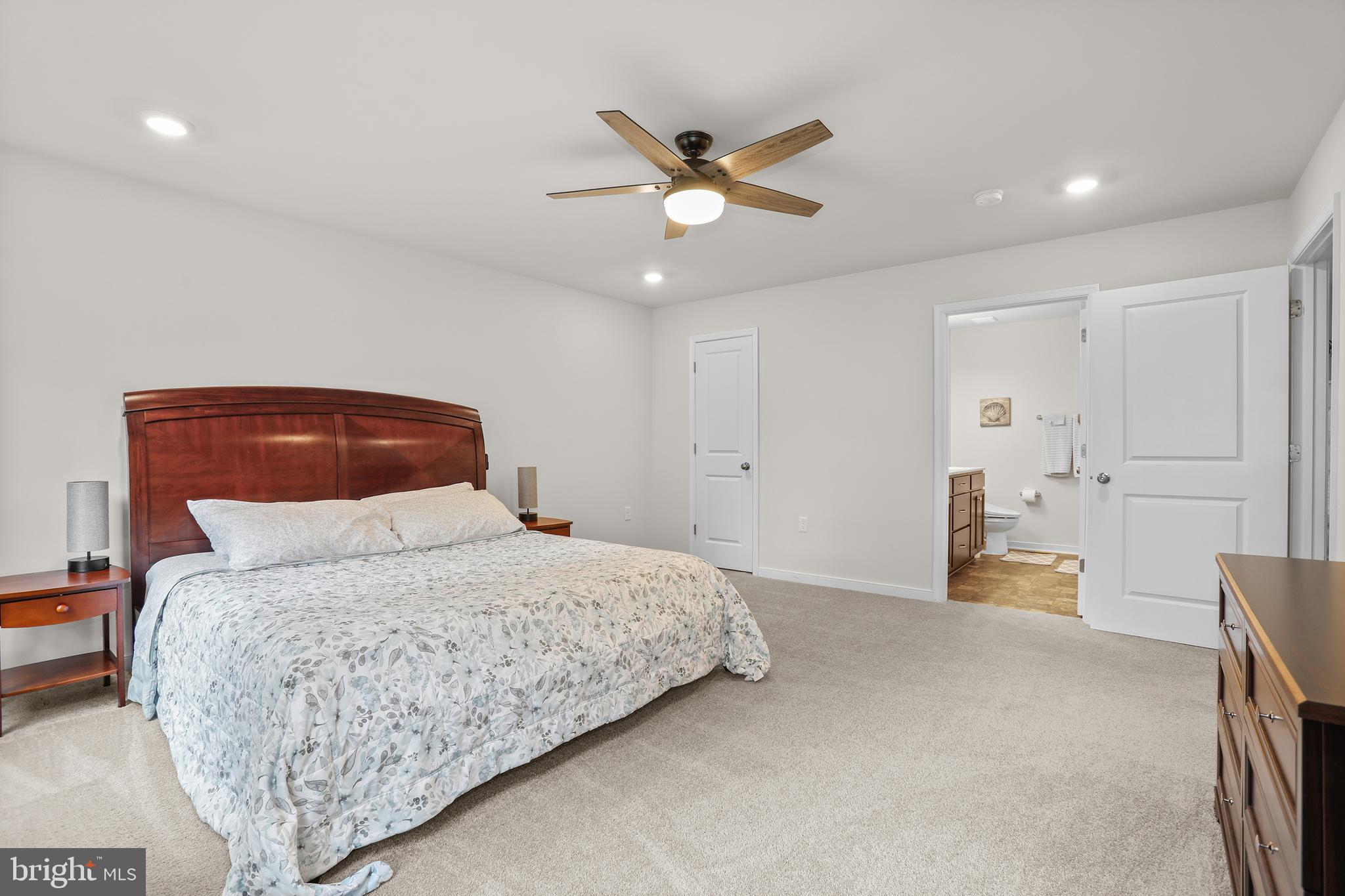 GLEBE HARBOR - Residential