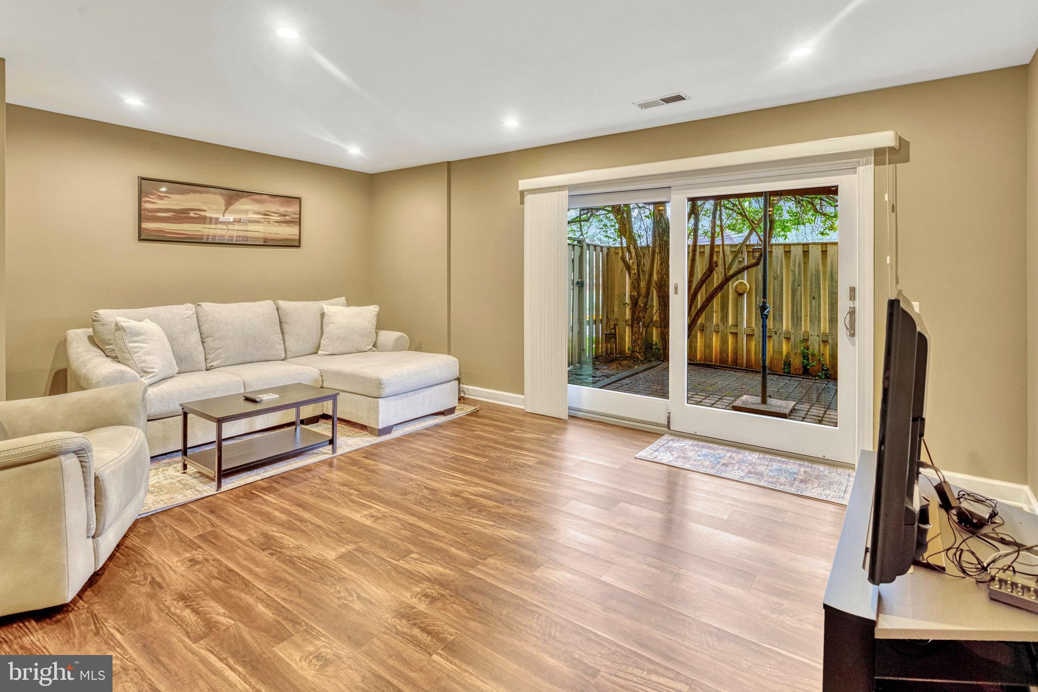 MOSBYS LANDING - Residential