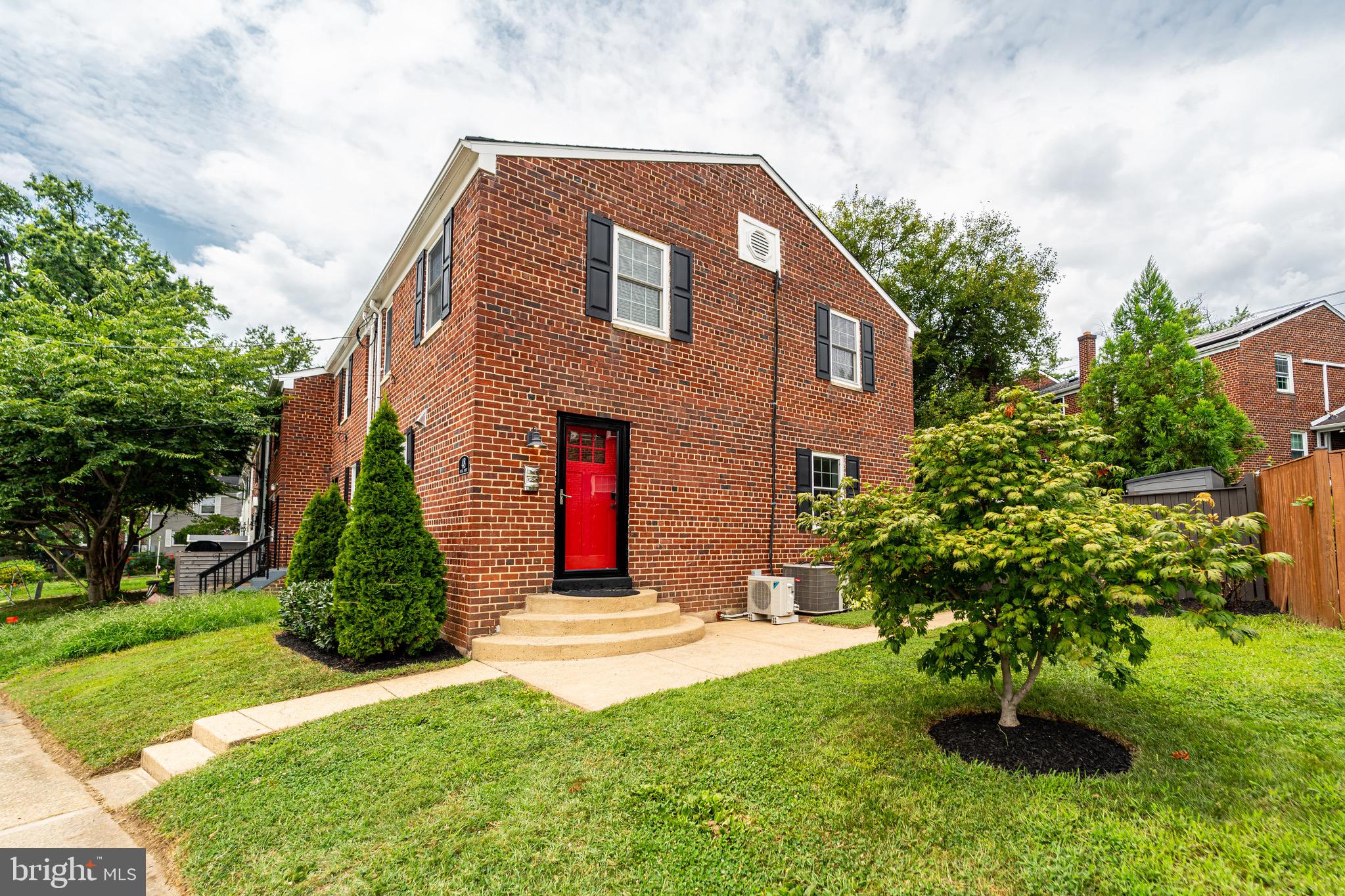 WARWICK VILLAGE - Residential