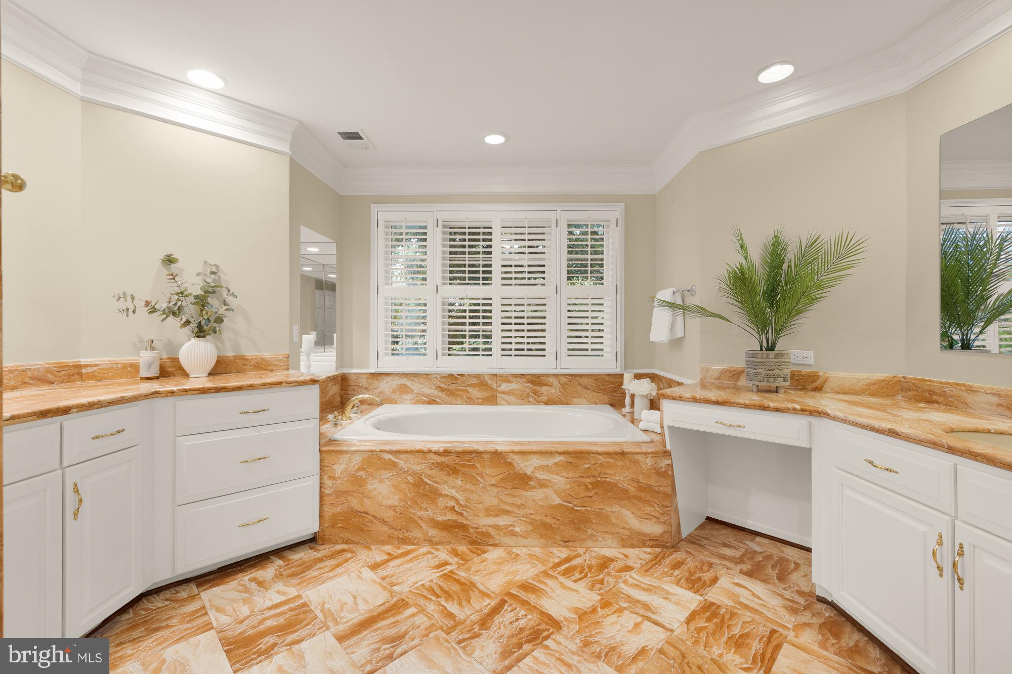 PALISADES PARK - Residential