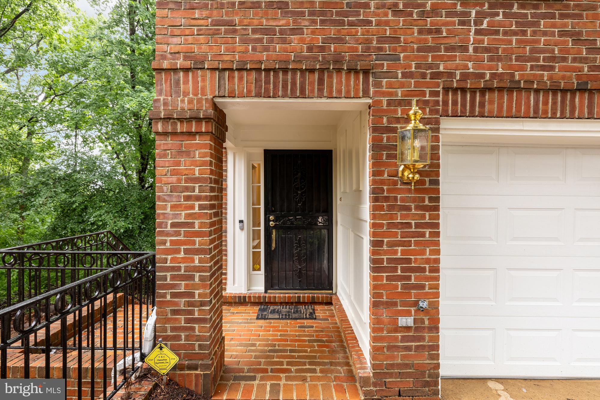 2221 N OAK COURT