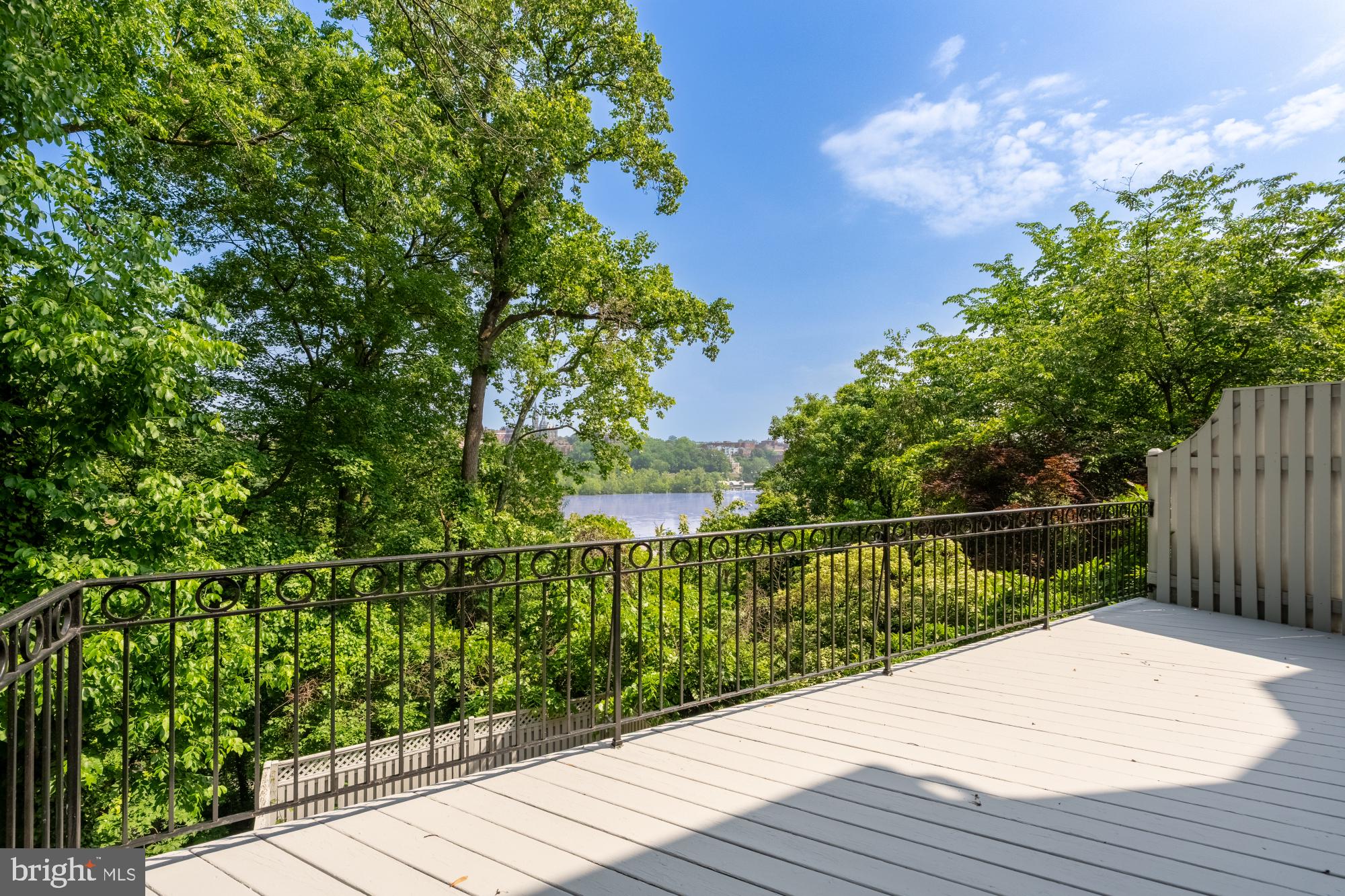 PALISADES PARK - Residential