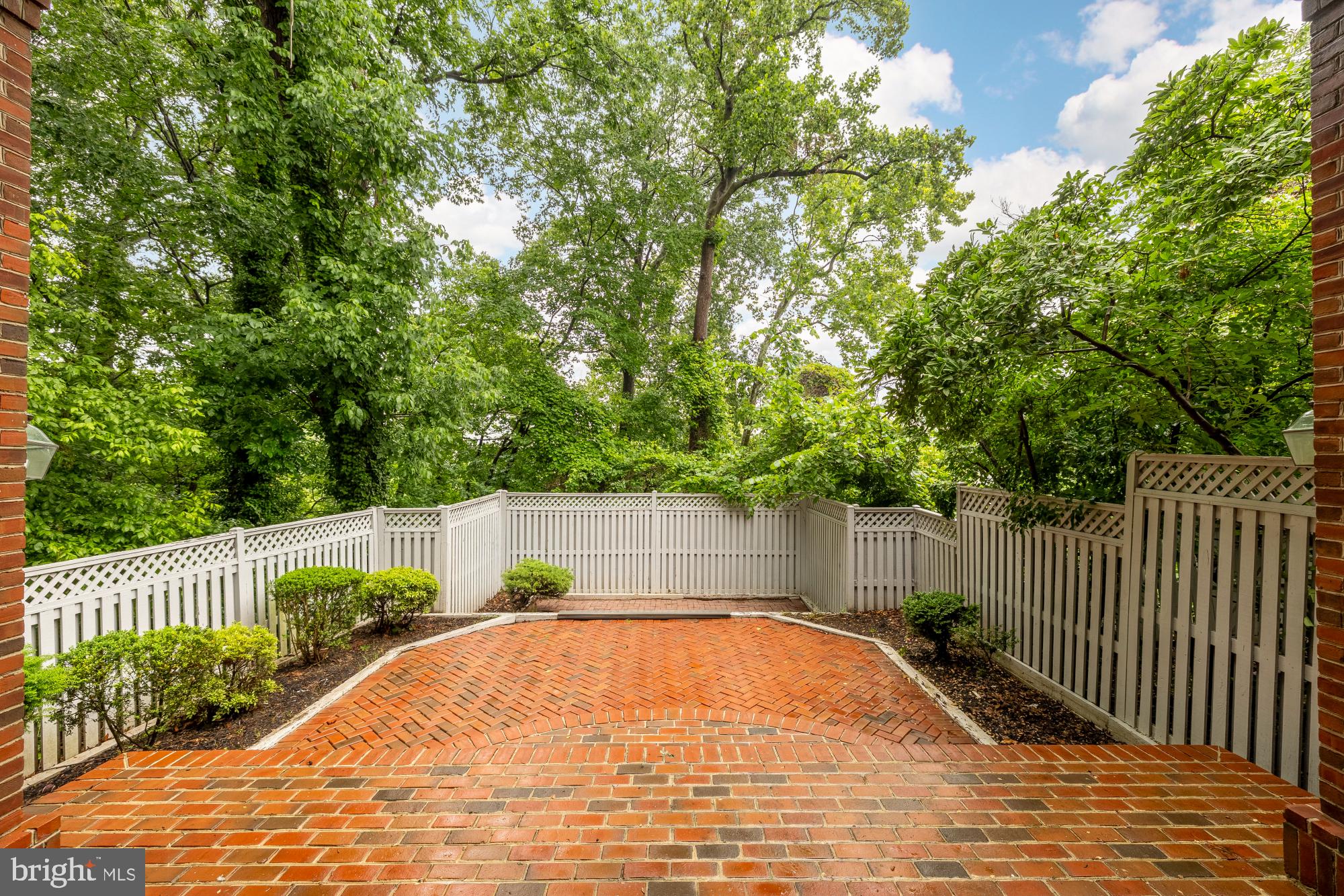 PALISADES PARK - Residential