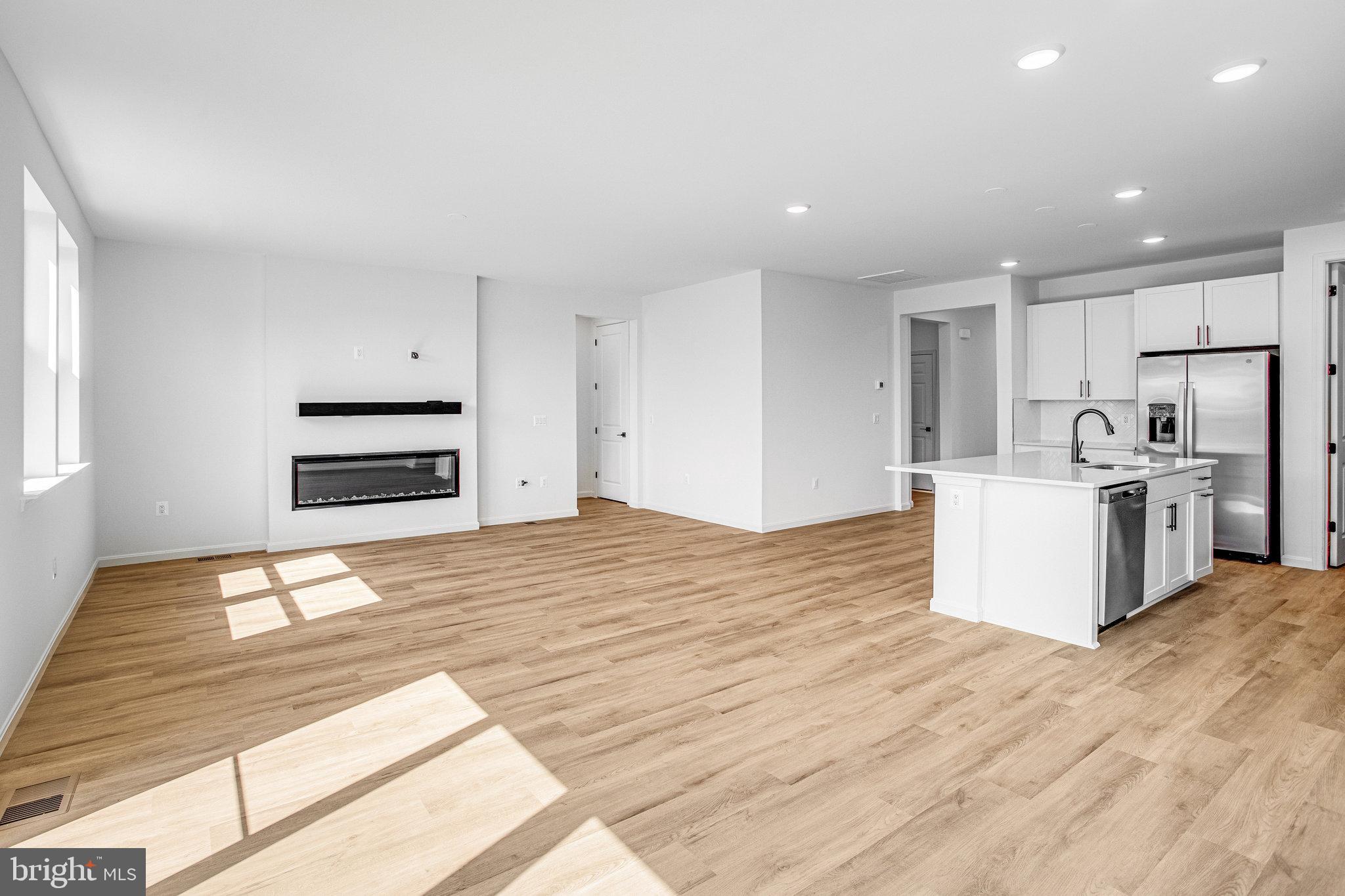 ROUND HILL MEADOWS - Residential