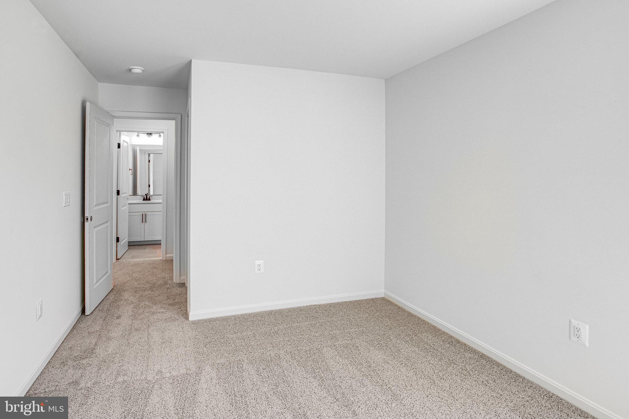 ROUND HILL MEADOWS - Residential