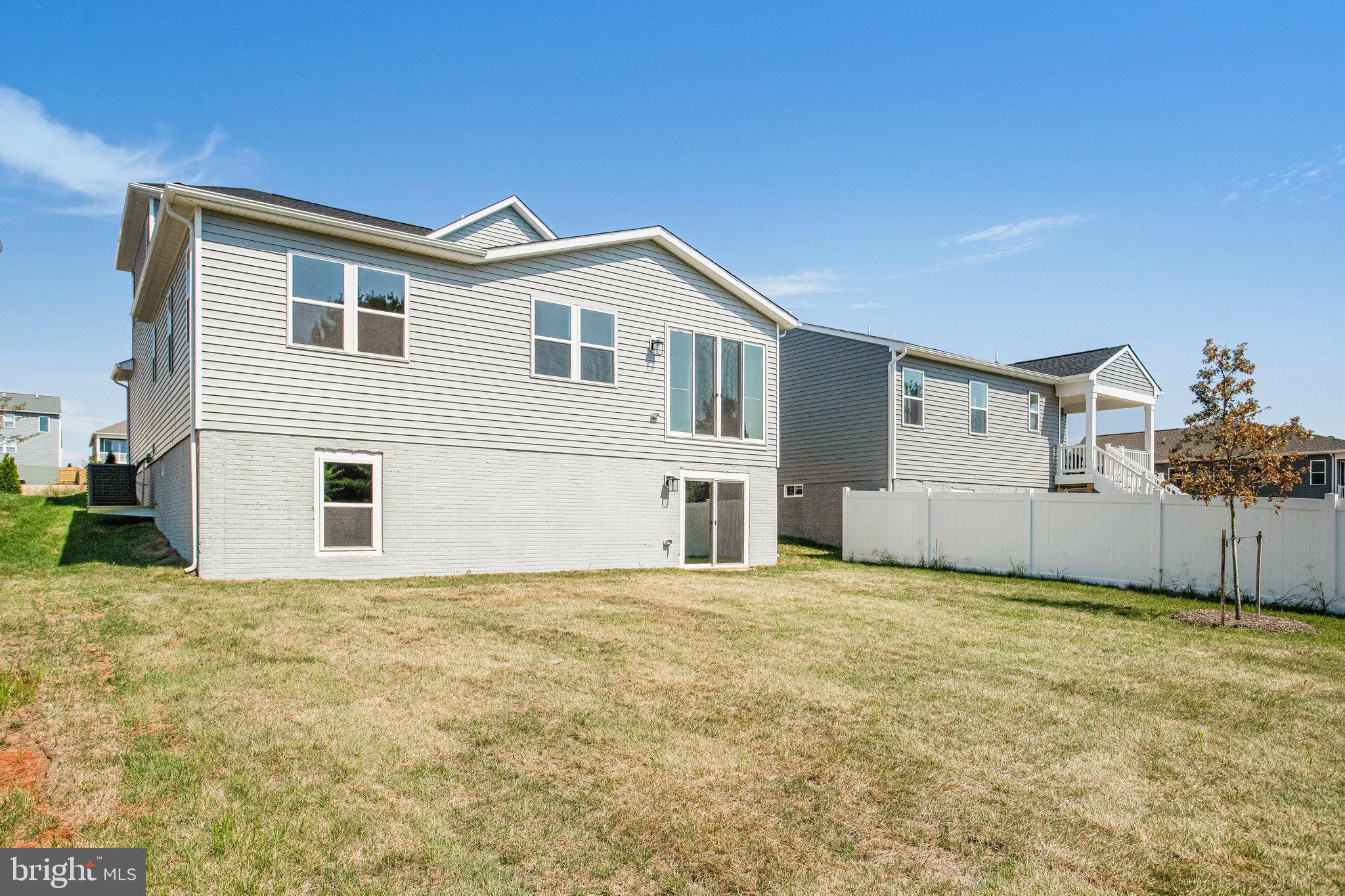 ROUND HILL MEADOWS - Residential