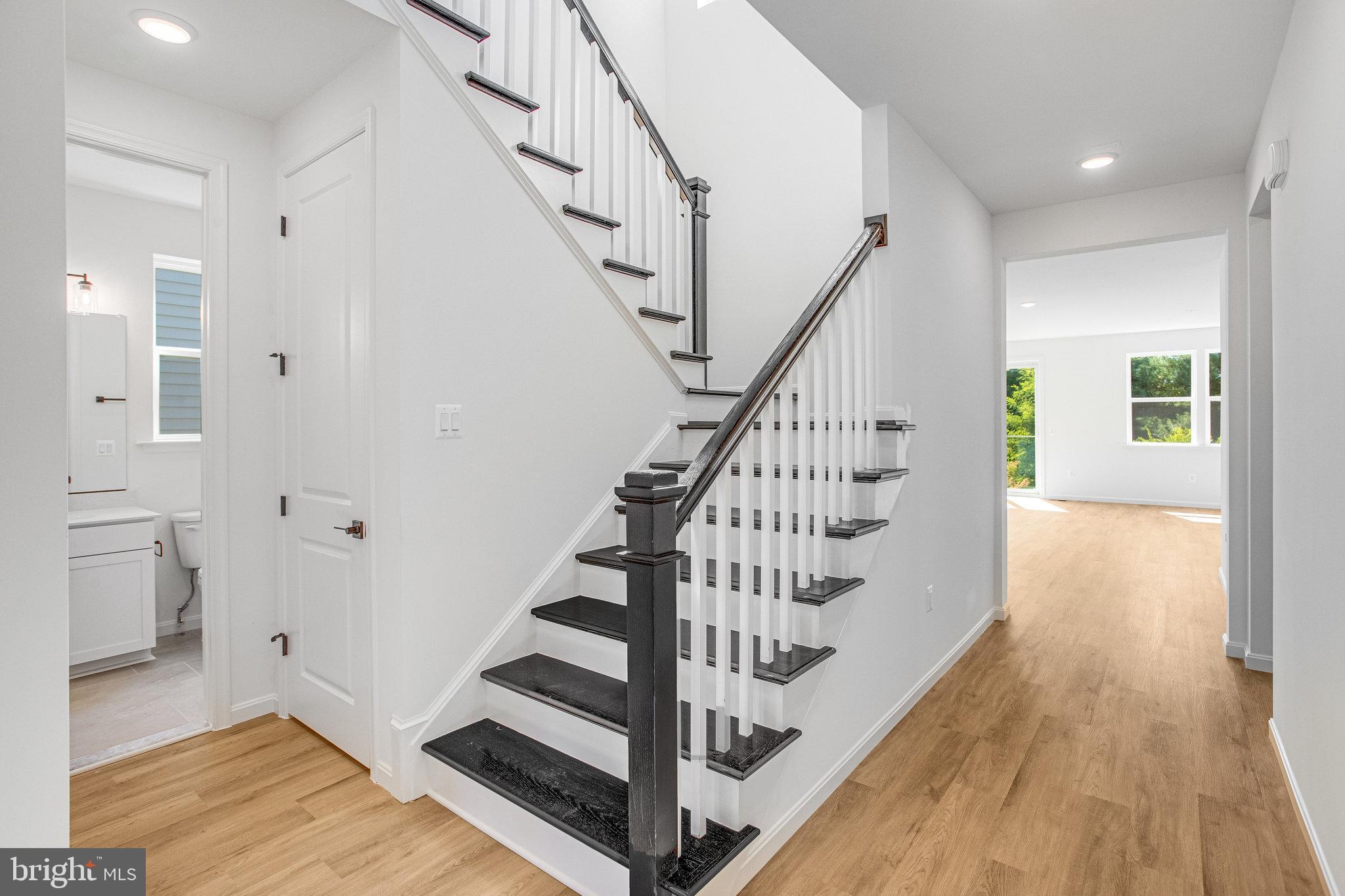 ROUND HILL MEADOWS - Residential