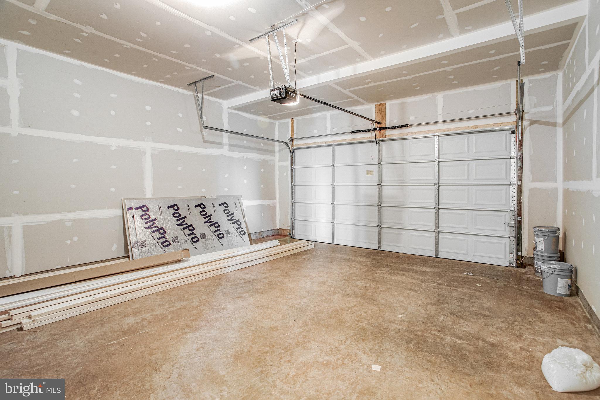 ROUND HILL MEADOWS - Residential