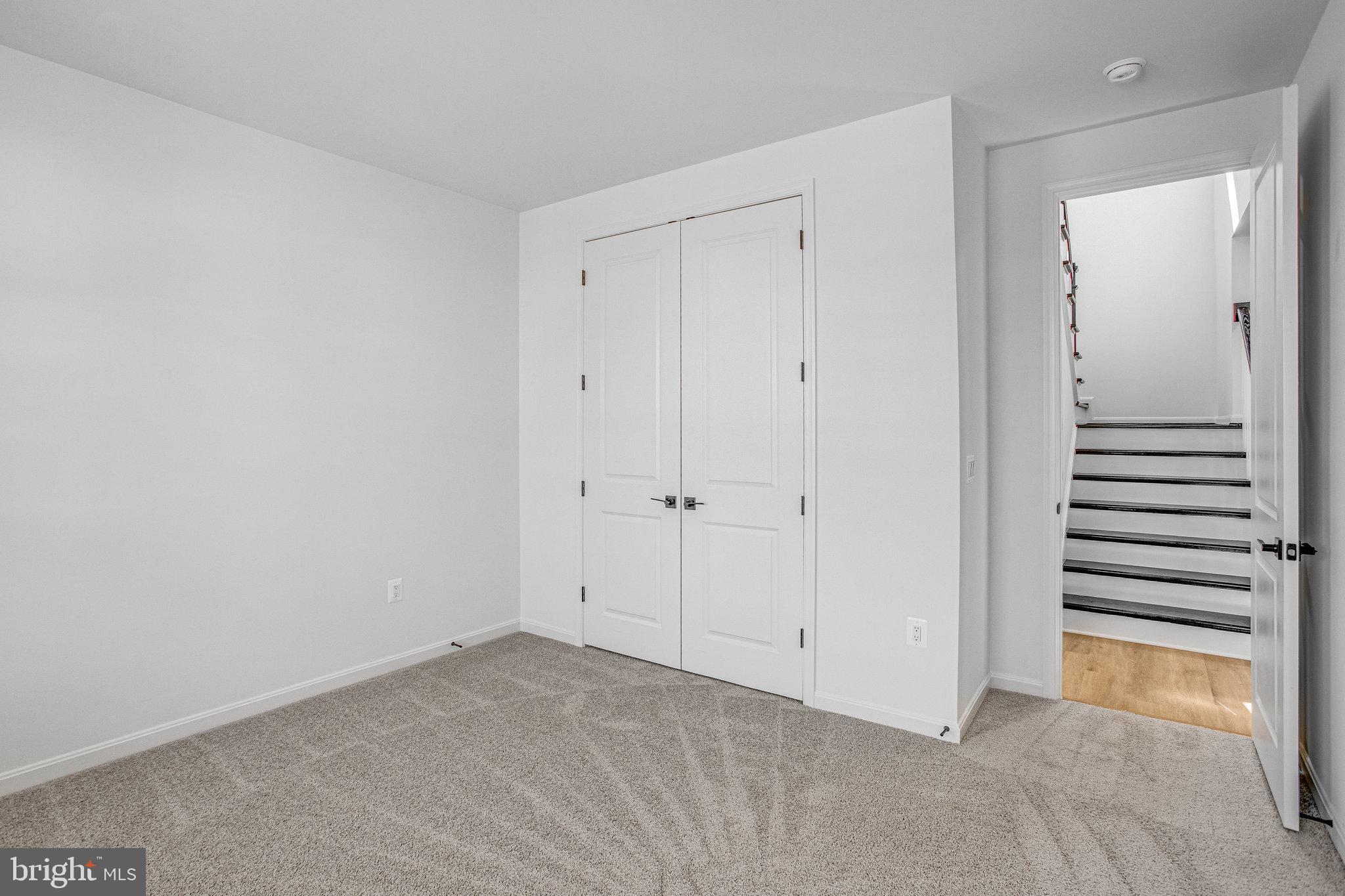 ROUND HILL MEADOWS - Residential