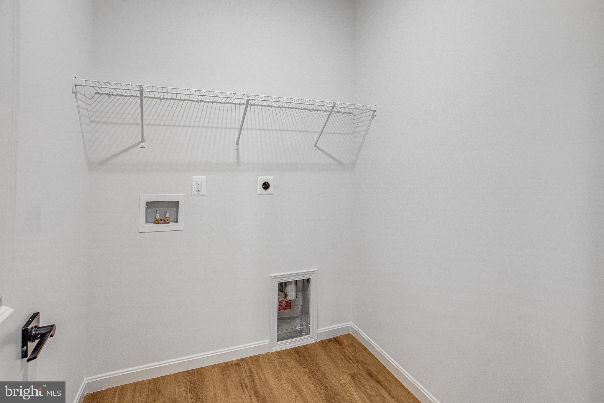 ROUND HILL MEADOWS - Residential