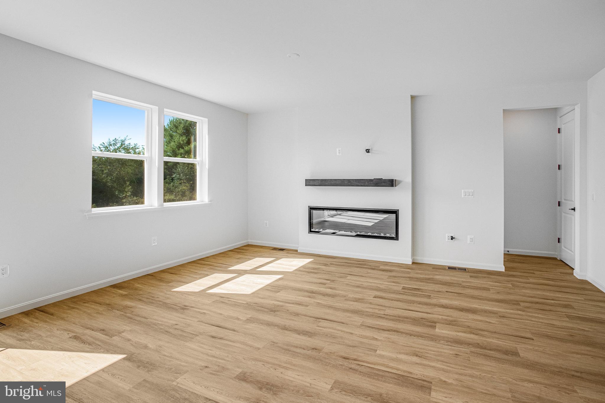 ROUND HILL MEADOWS - Residential