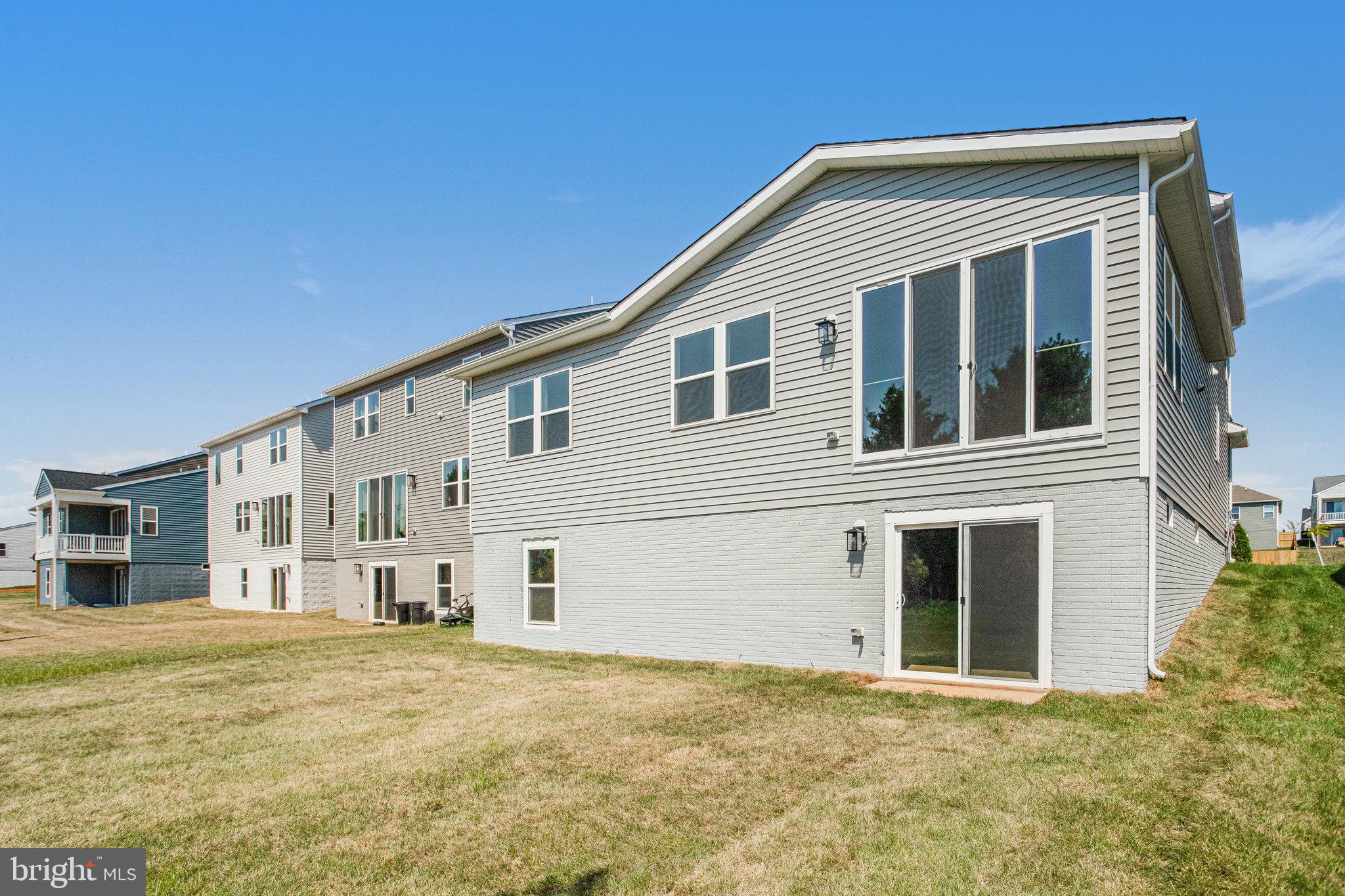 ROUND HILL MEADOWS - Residential