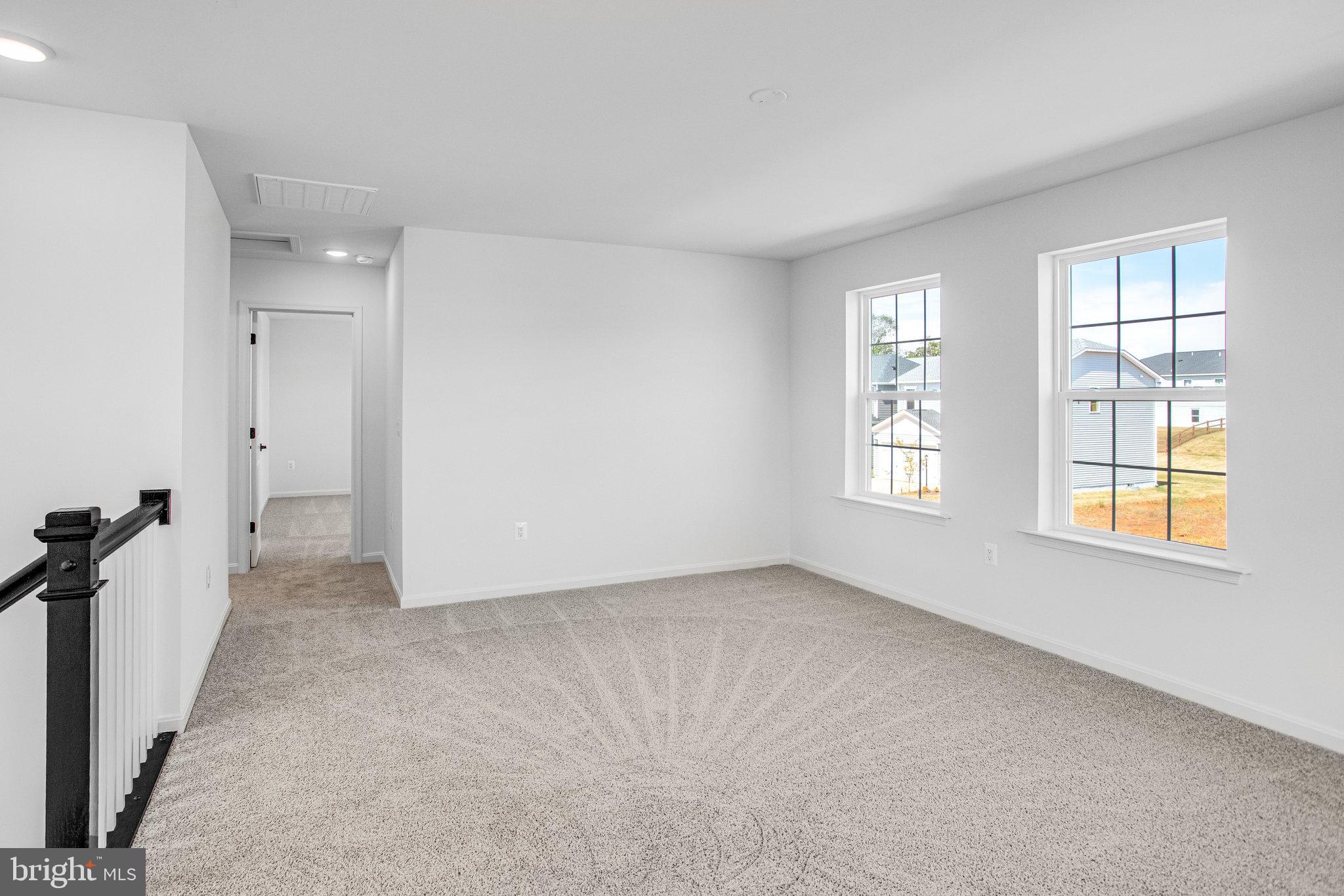 ROUND HILL MEADOWS - Residential