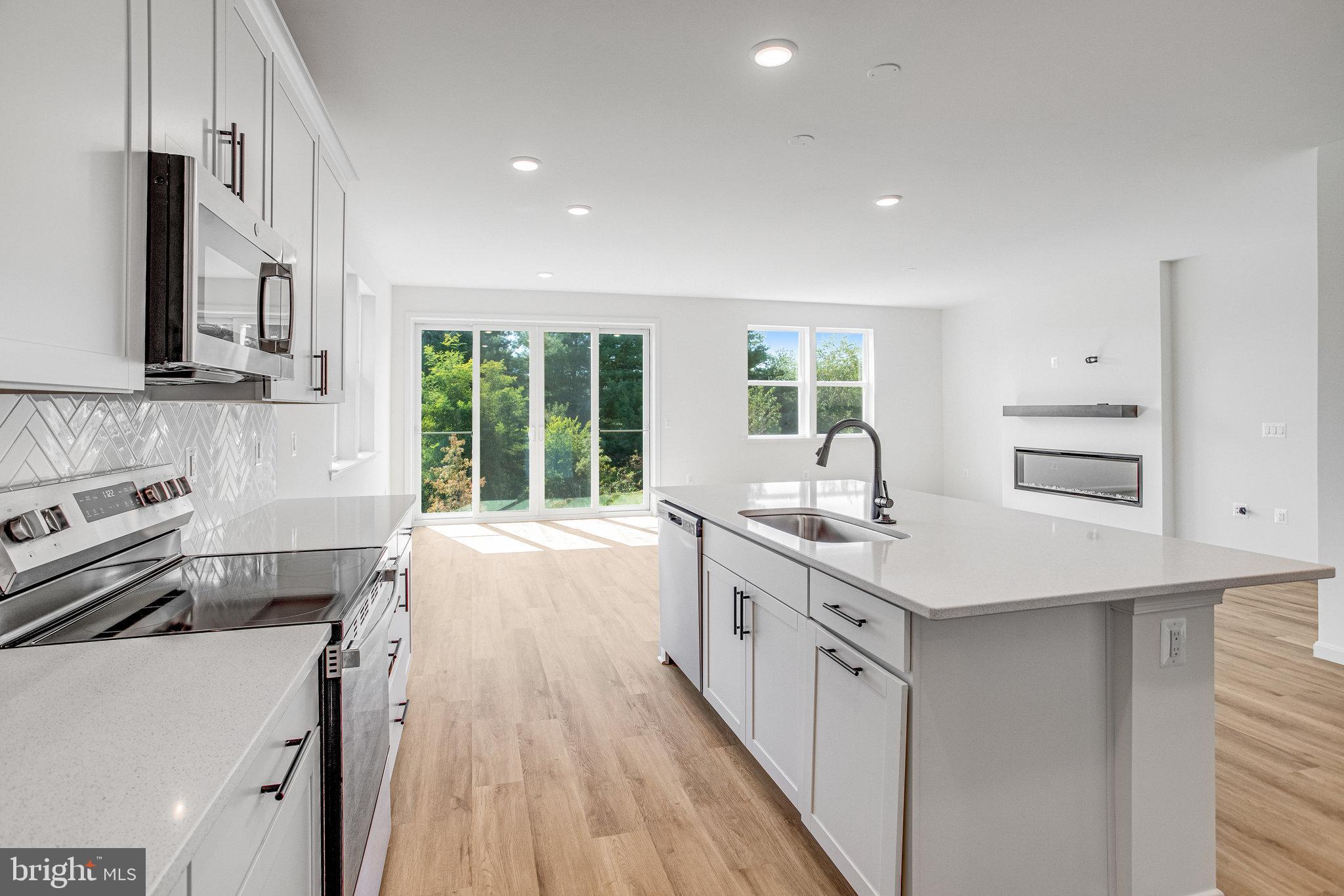 ROUND HILL MEADOWS - Residential