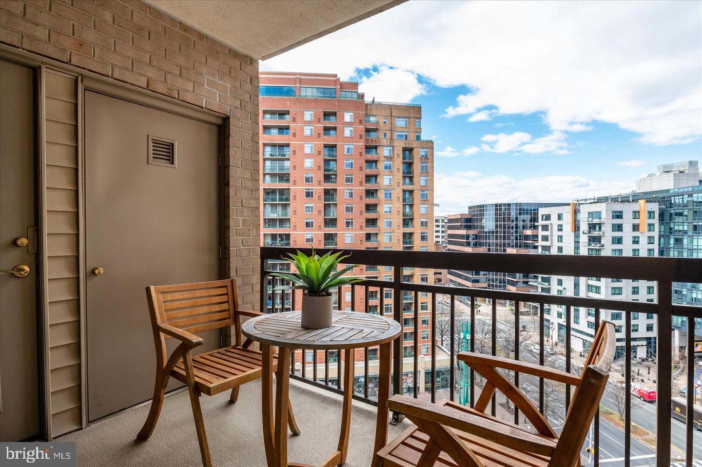 VIRGINIA SQUARE - Residential Lease