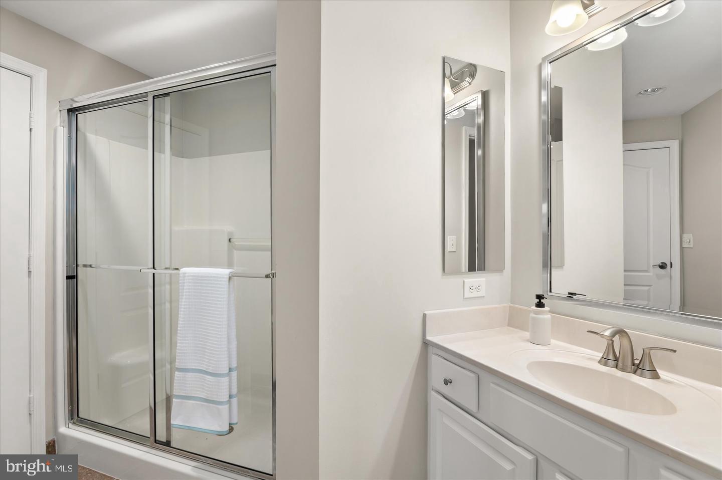 VIRGINIA SQUARE - Residential Lease