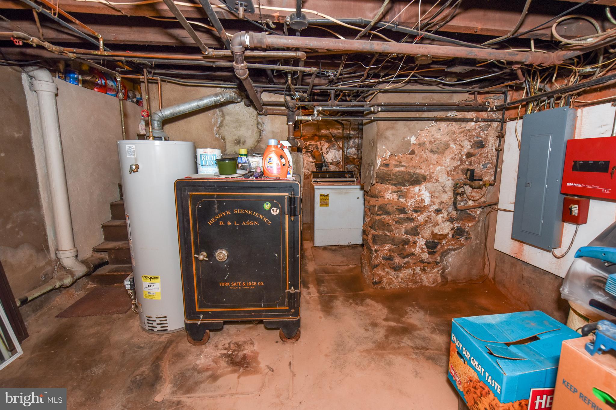 BRIDESBURG - Commercial Sale