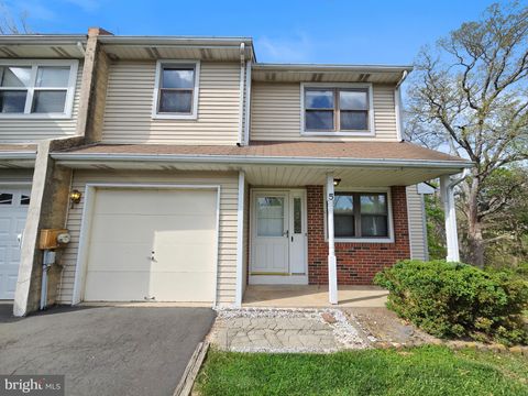 Townhouse For Sale - 5 E Ridge Mews<br/> NEWTOWN, PA 18940