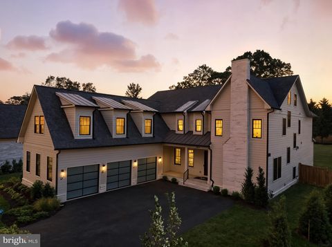 Photo of 1111 Ingleside Avenue, MCLEAN, VA 22101 (MLS # VAFX2297994)