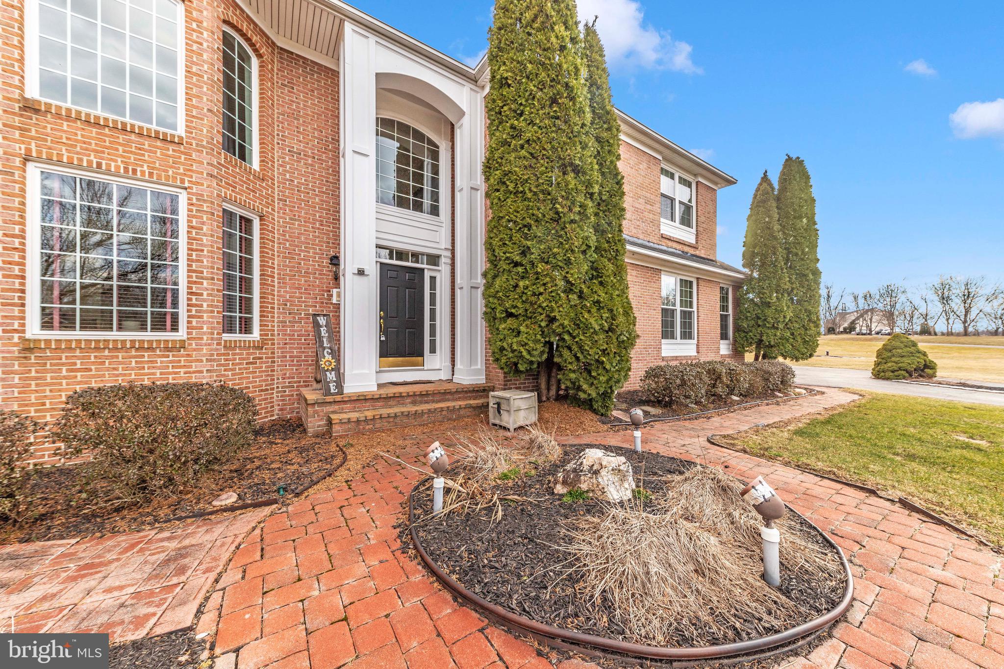 122 EQUESTRIAN CIRCLE
