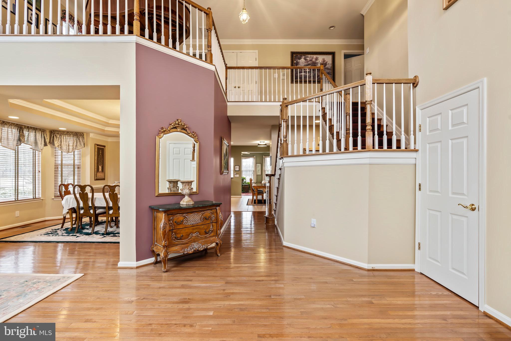 122 EQUESTRIAN CIRCLE
