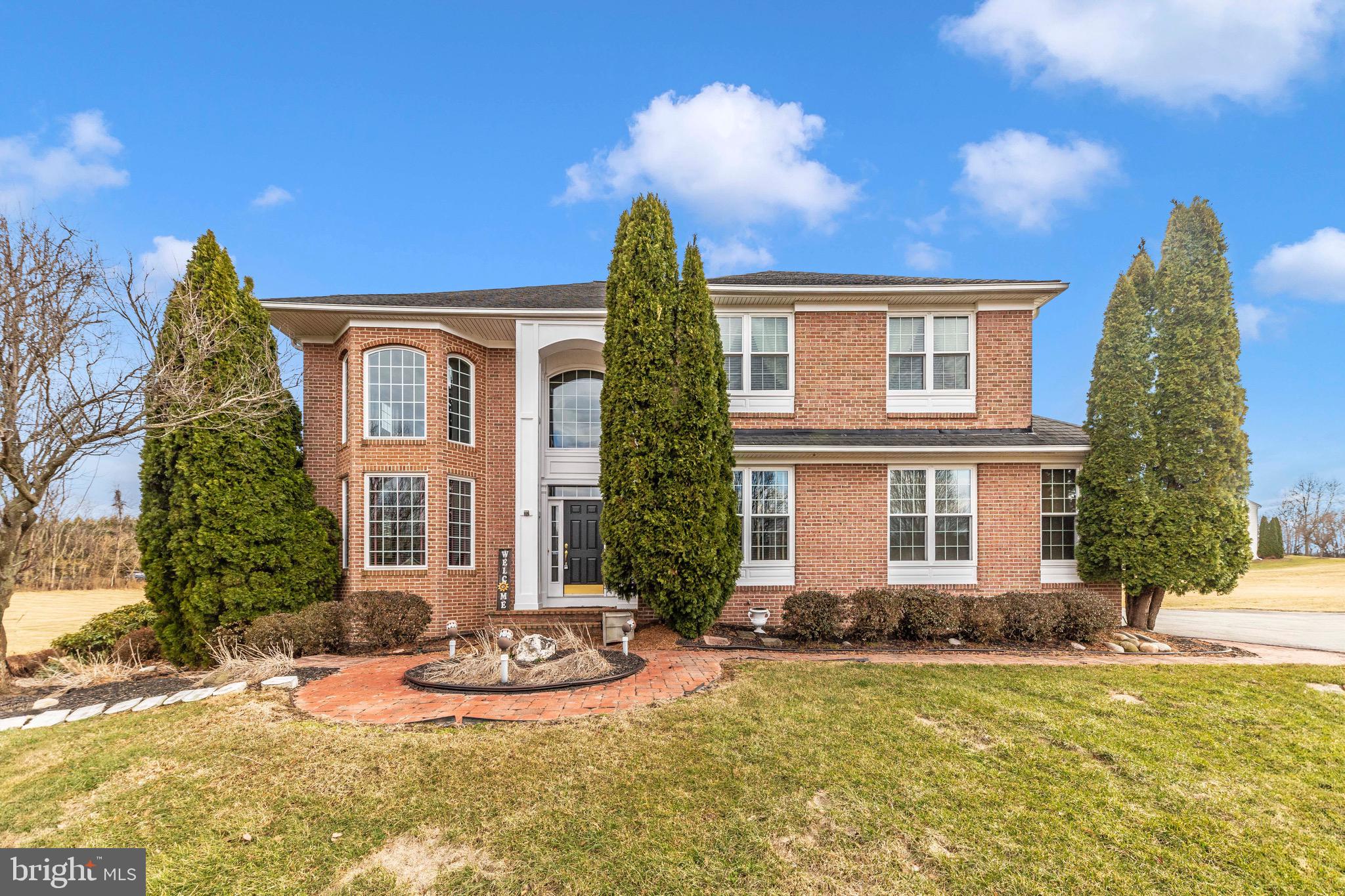 122 EQUESTRIAN CIRCLE