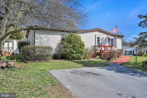 Photo of 7 SUMMER DR, ELIZABETHTOWN, PA 17022 (MLS # PALA2031840)