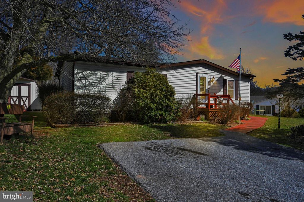 Photo of 7 SUMMER DR, ELIZABETHTOWN, PA 17022 (MLS # PALA2031840)