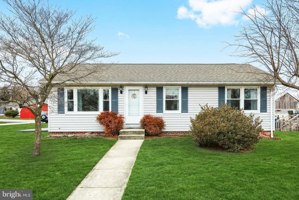 Photo of 484 S Columbus Avenue, LITTLESTOWN, PA 17340 (MLS # PAAD2022162)