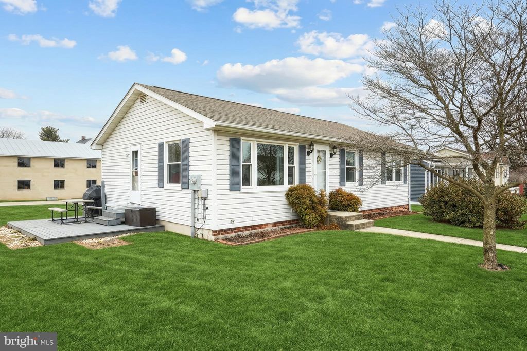 Photo of 484 S Columbus Avenue, LITTLESTOWN, PA 17340 (MLS # PAAD2022162)