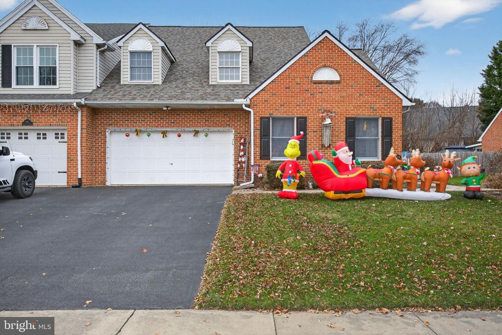 Photo of 439 Huntington Drive, MOUNTVILLE, PA 17554 (MLS # PALA2080472)