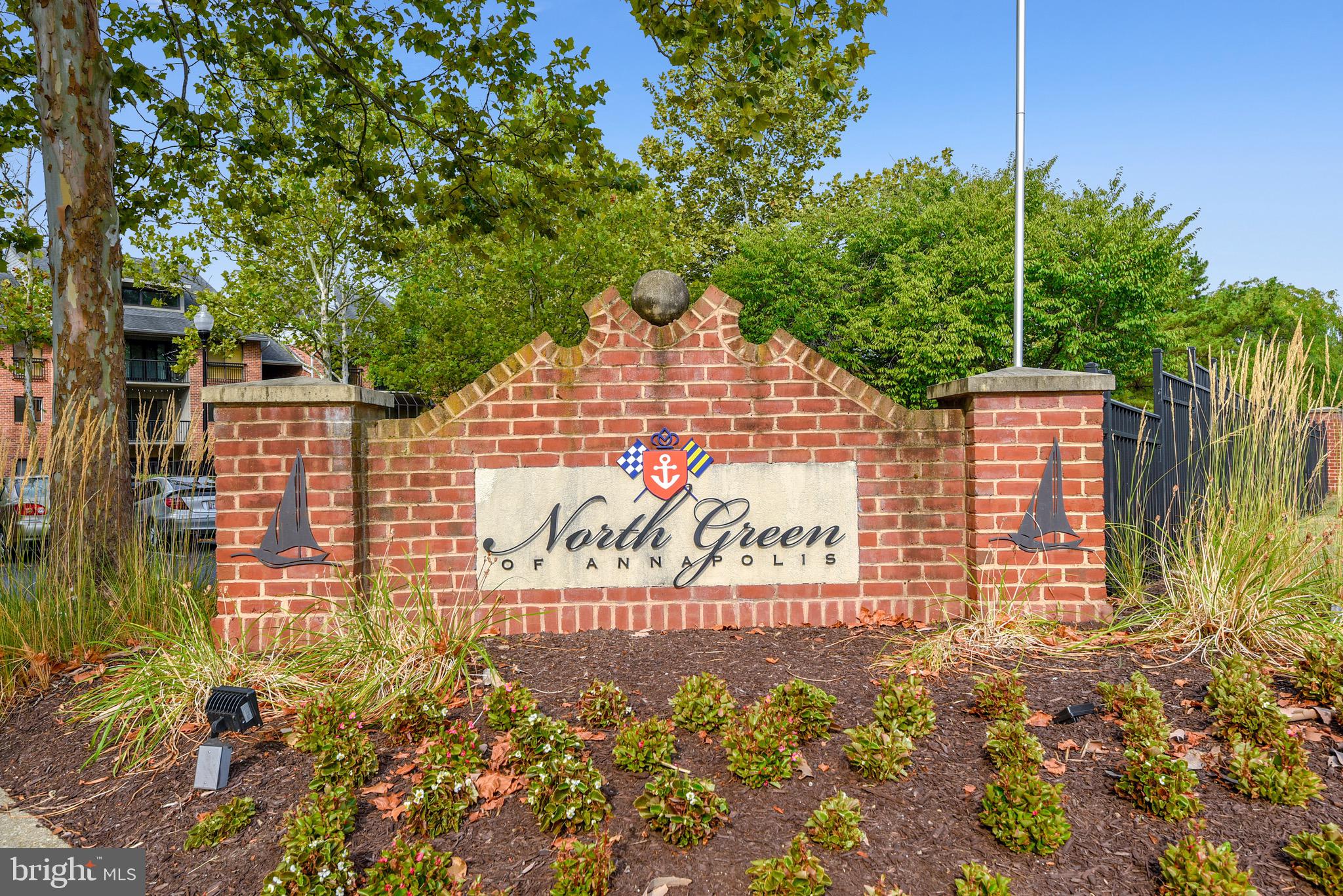 NORTH GREEN CONDOMINIUMS - Residential