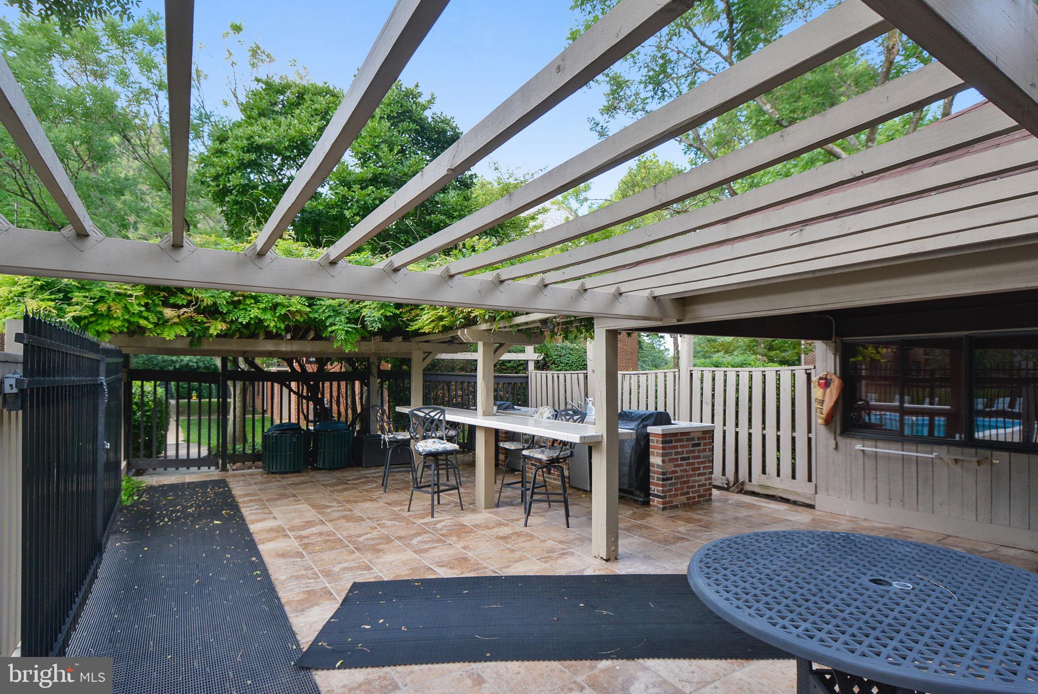 NORTH GREEN CONDOMINIUMS - Residential