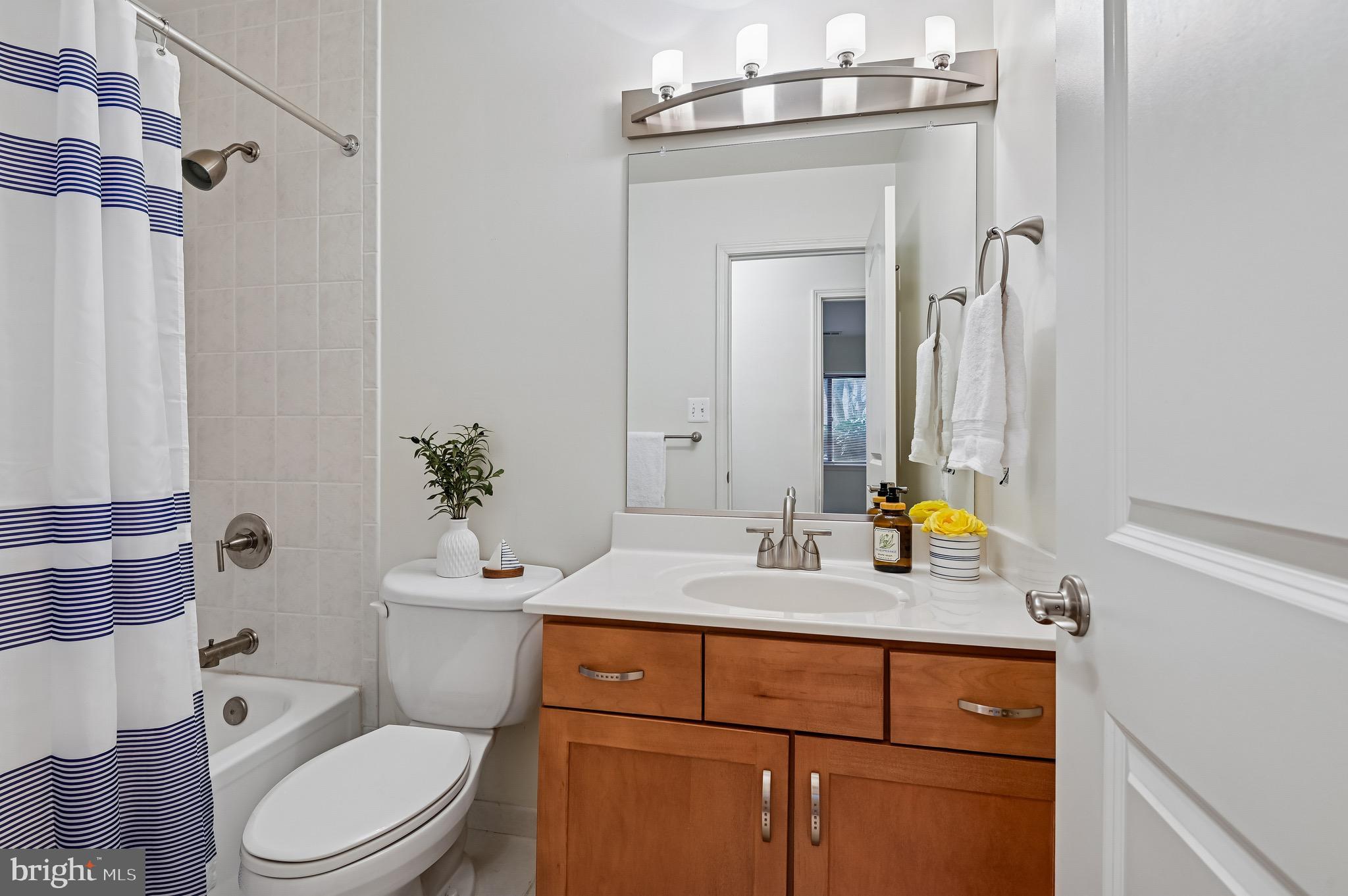 NORTH GREEN CONDOMINIUMS - Residential