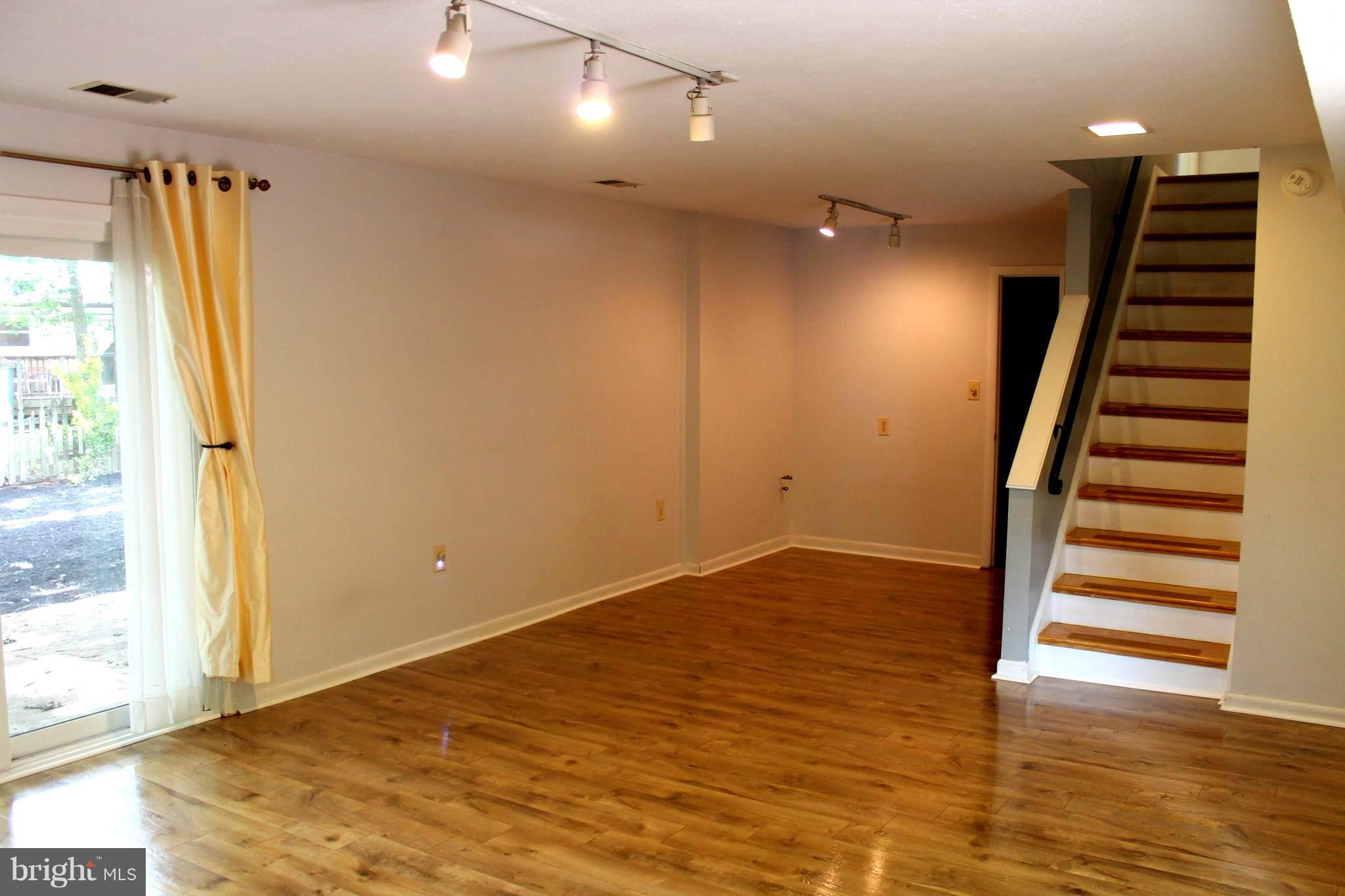 COUNTRY CLUB/LAKE MONTCLAIR - Residential Lease