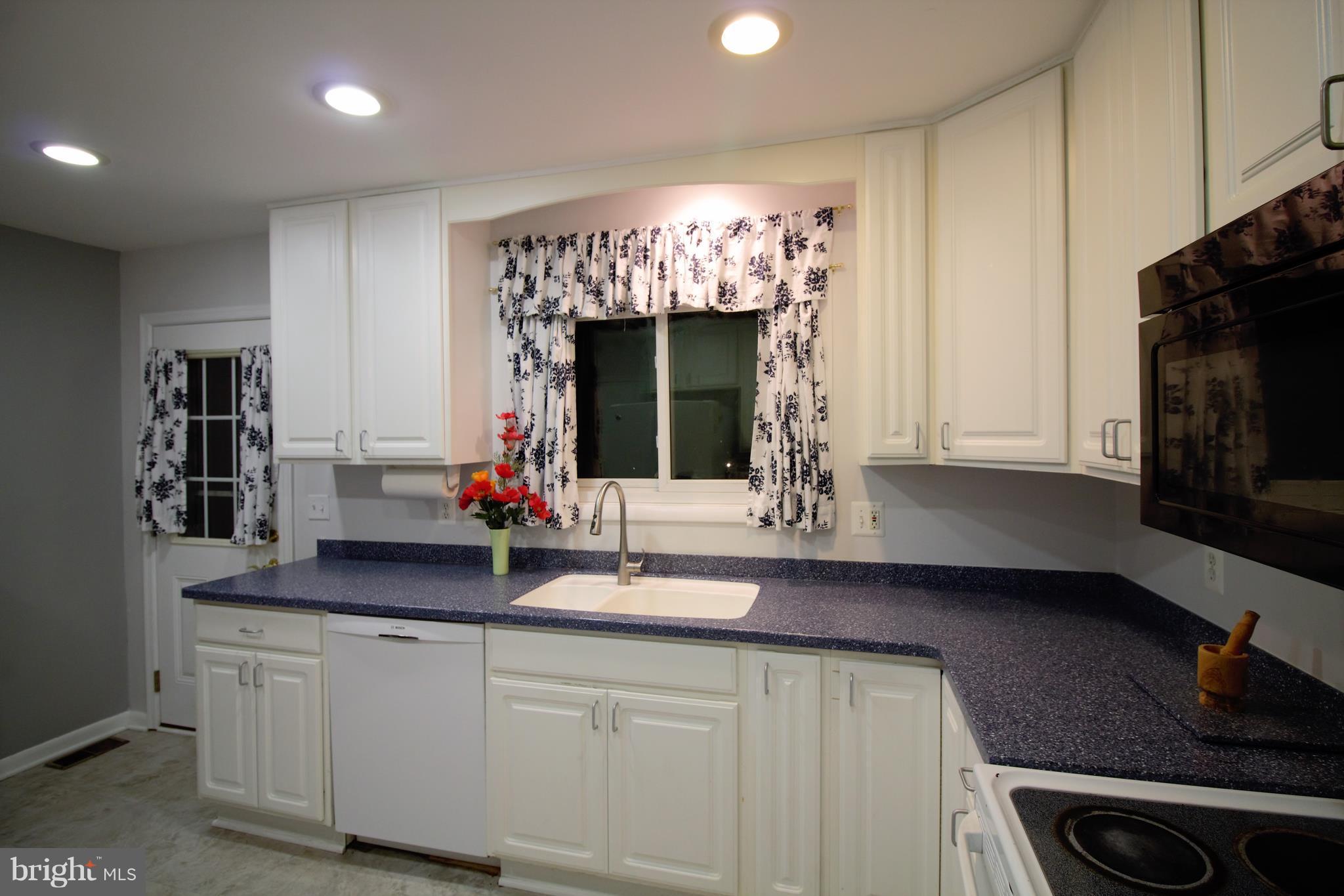 COUNTRY CLUB/LAKE MONTCLAIR - Residential Lease