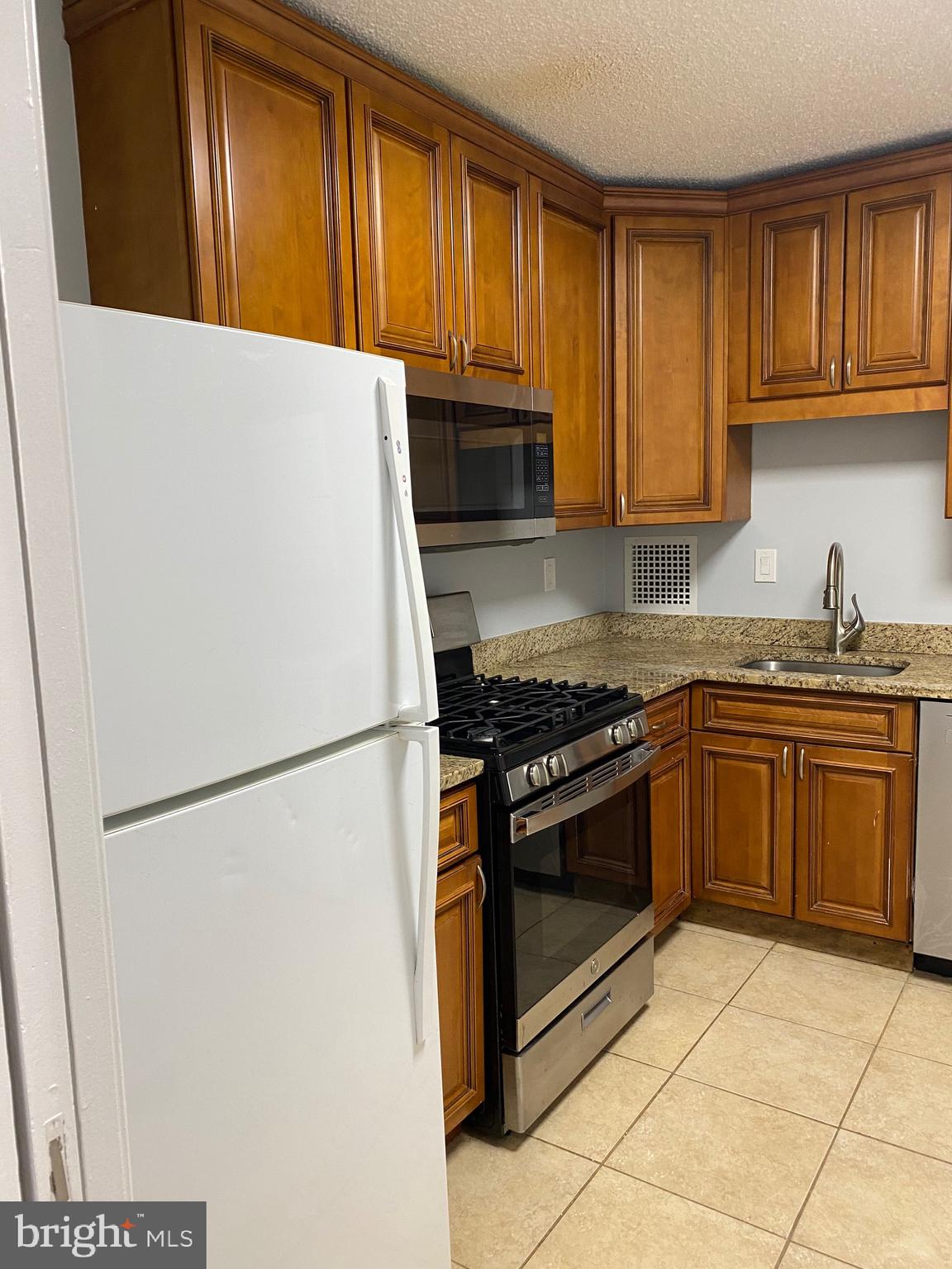 SKYLINE PLAZA - Residential