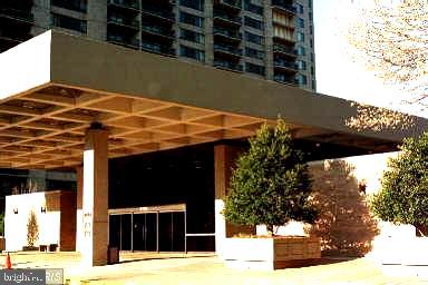 SKYLINE PLAZA - Residential