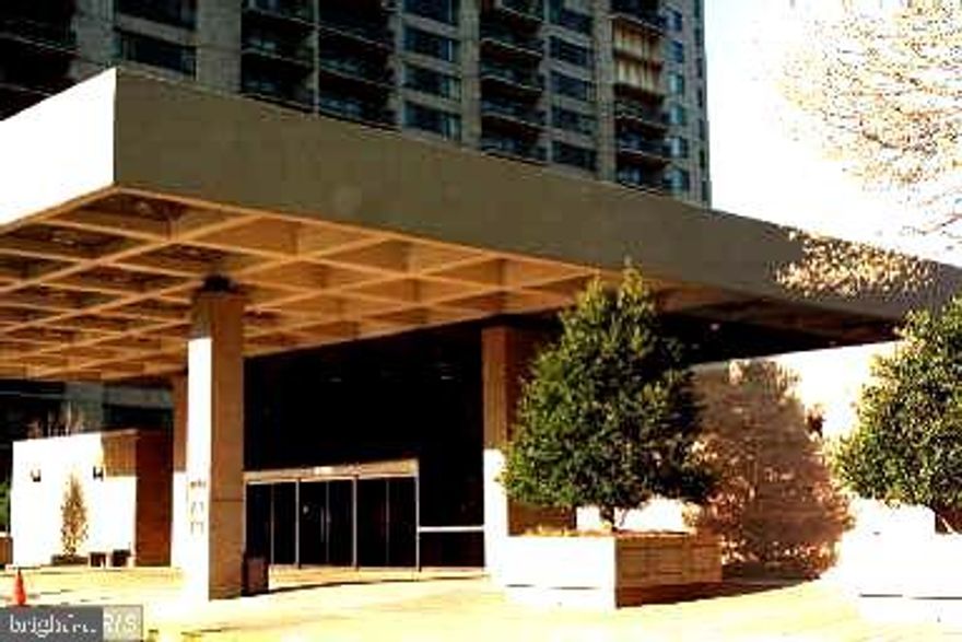 Looks great!!!
Spacious one-bedroom condo featuring a large balcony, freshly painted walls, and sleek plank flooring throughout. The unit includes a washer and dryer for added convenience. Parking is included, and the property is ideally located near shopping centers, with metrobus service right by the main entrance. Additionally, enjoy the convenience of a 24-hour front desk service