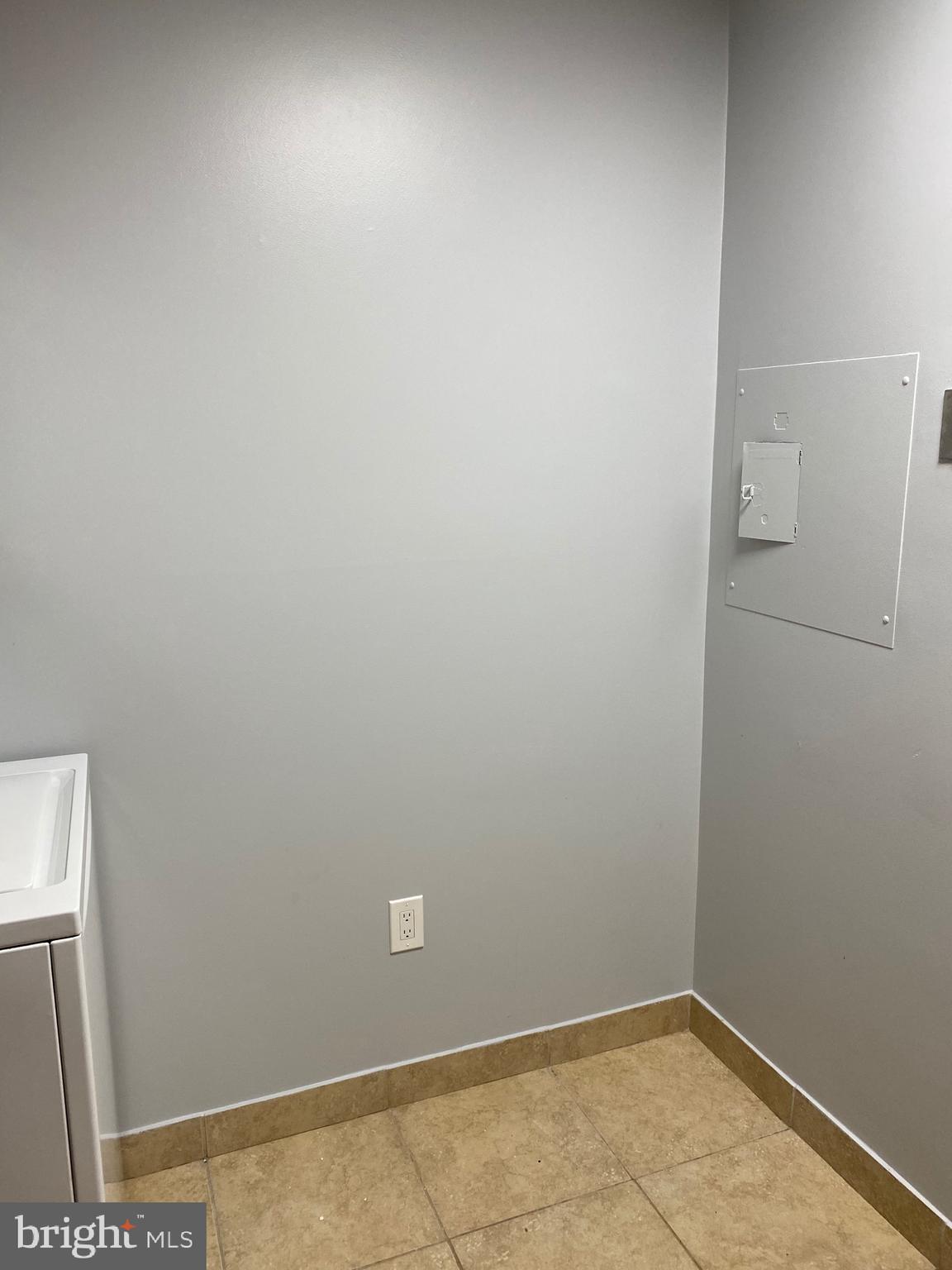 SKYLINE PLAZA - Residential