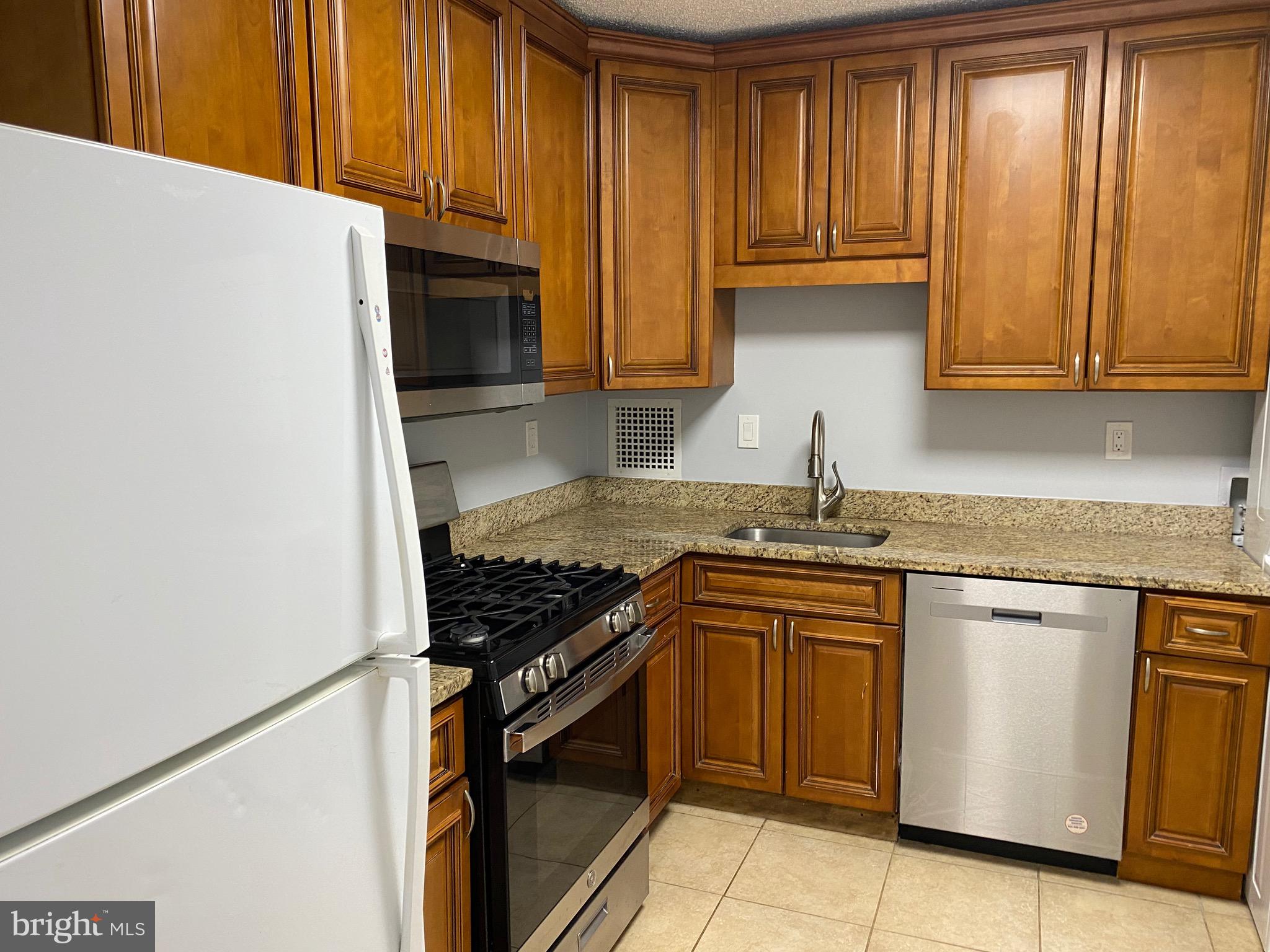 SKYLINE PLAZA - Residential